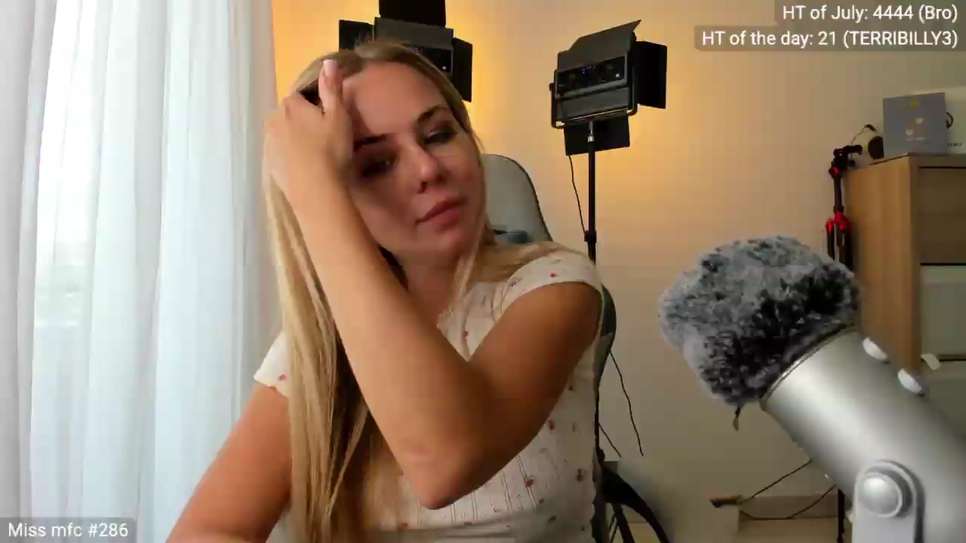 Gallery image thumbnail from Linda_0nline's myfreecams stream on, 07/23/2026, 10:05 image 9 of 20
