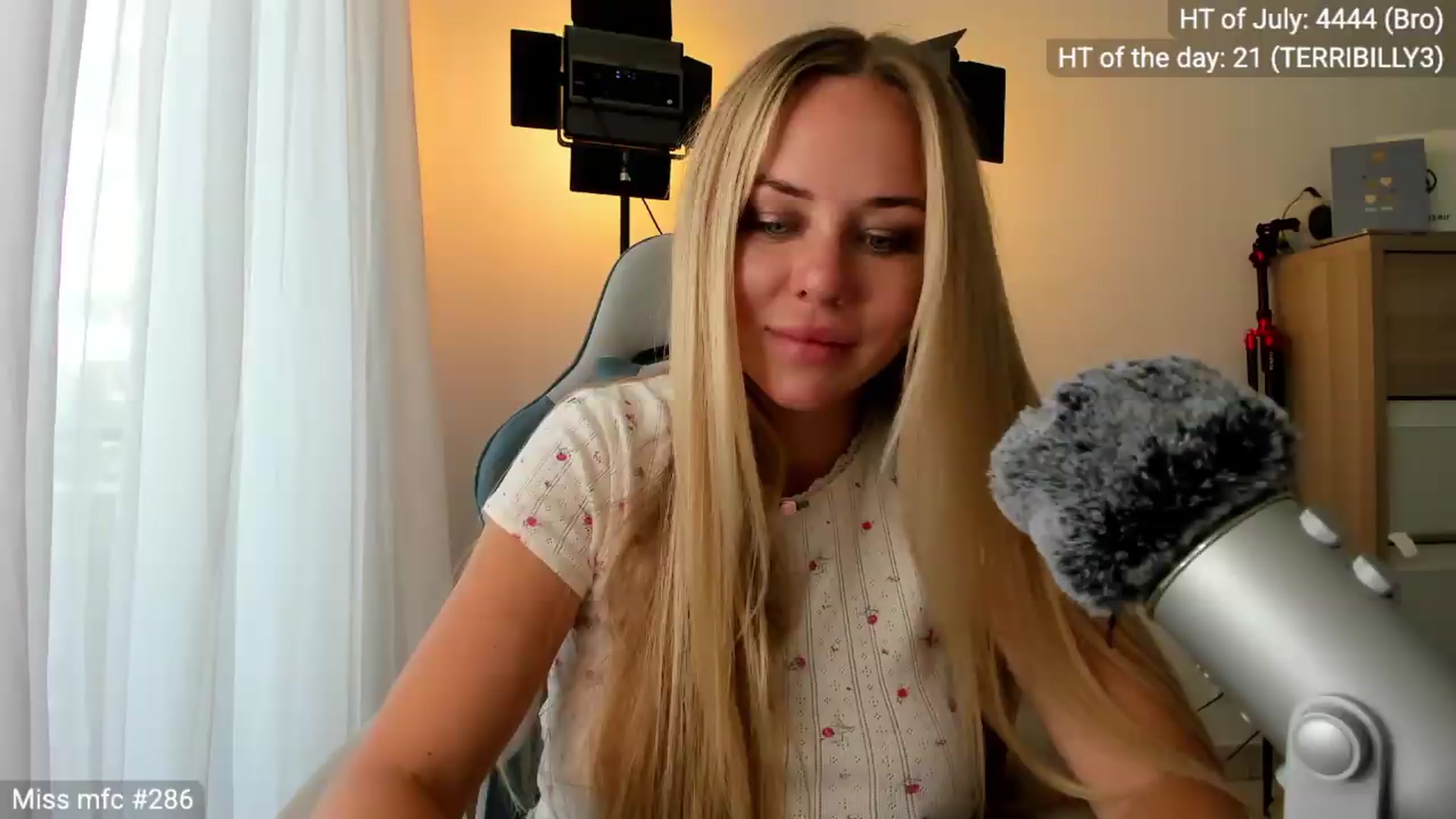 Gallery image thumbnail from Linda_0nline's myfreecams stream on, 07/23/2026, 10:05 image 8 of 20