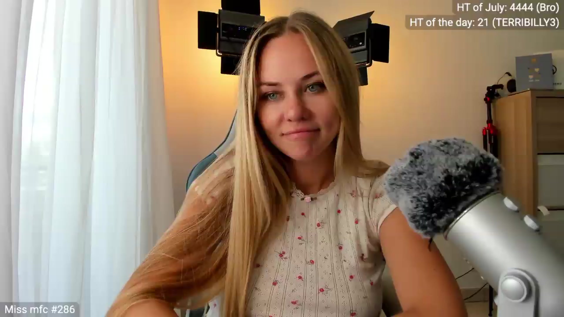 Gallery image thumbnail from Linda_0nline's myfreecams stream on, 07/23/2026, 10:05 image 7 of 20