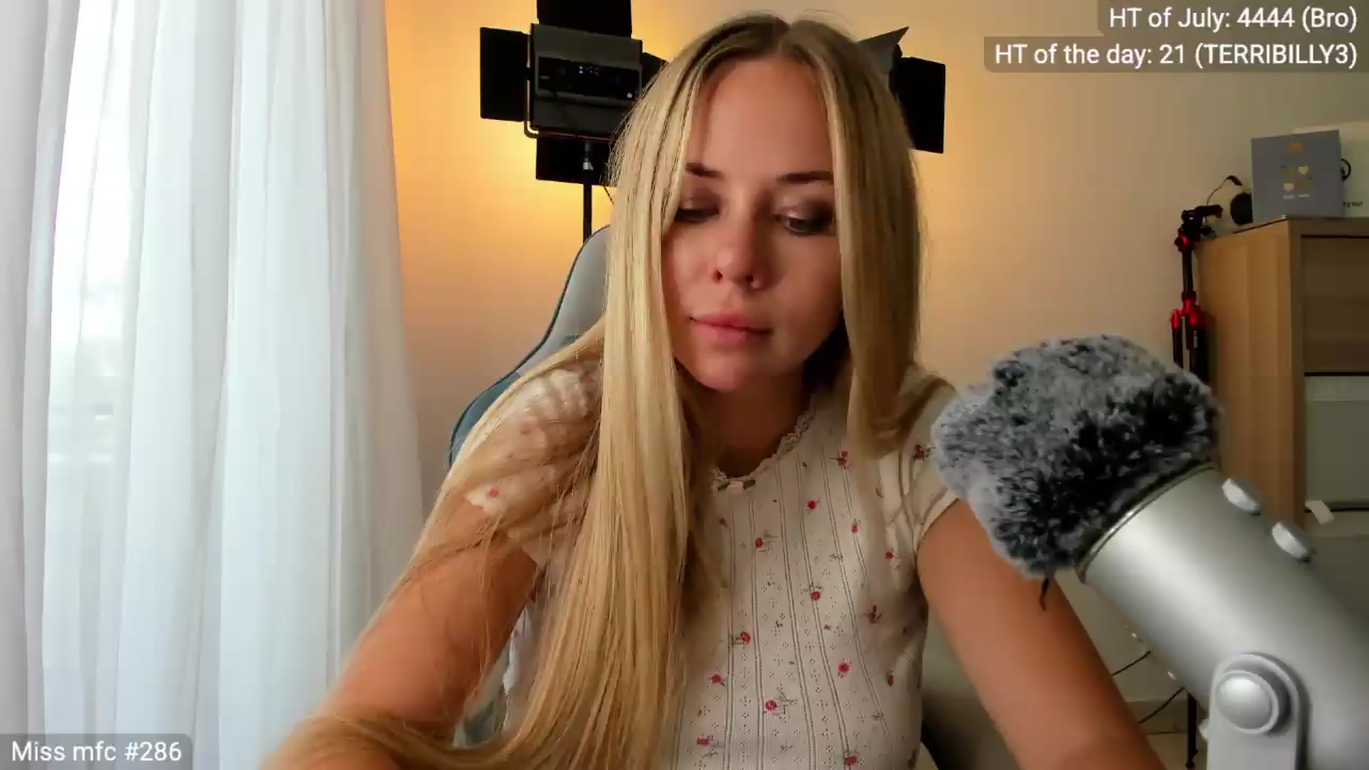 Gallery image thumbnail from Linda_0nline's myfreecams stream on, 07/23/2026, 10:05 image 10 of 20