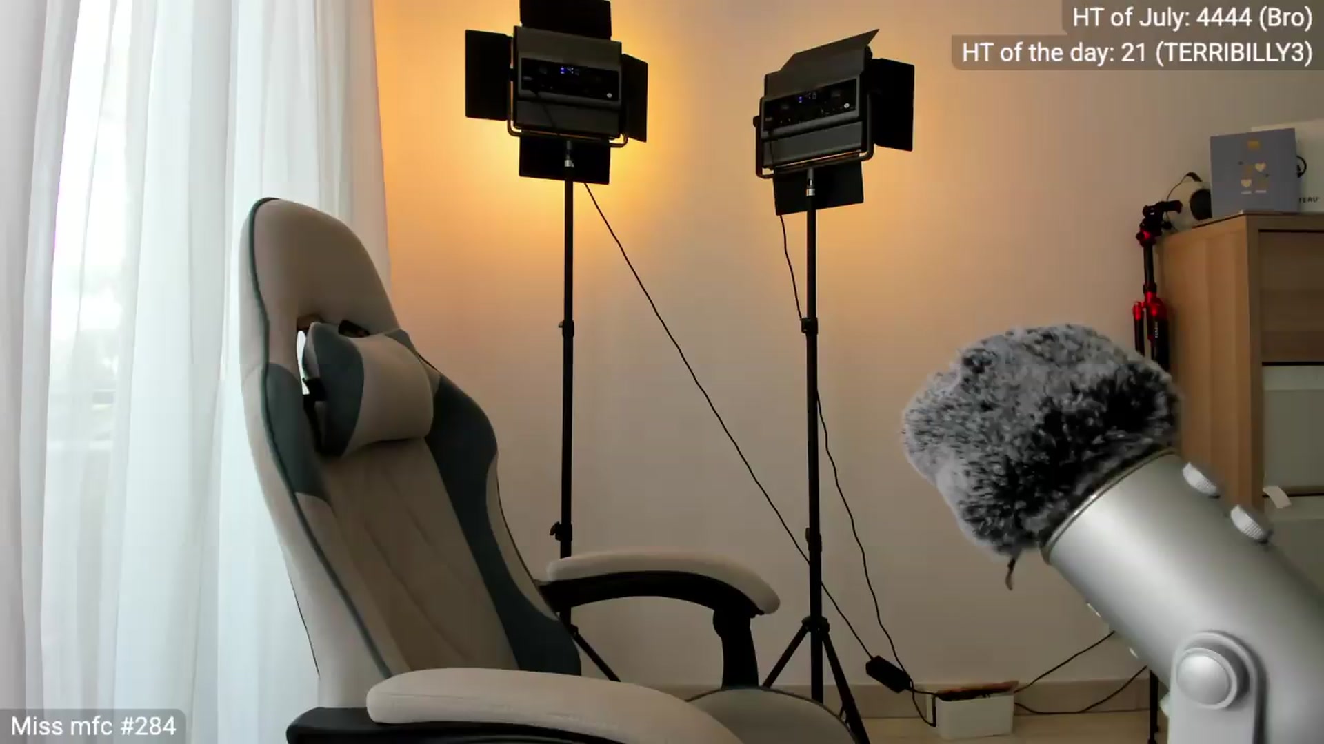 Gallery image thumbnail from Linda_0nline's myfreecams stream on, 07/23/2026, 10:05 image 18 of 20