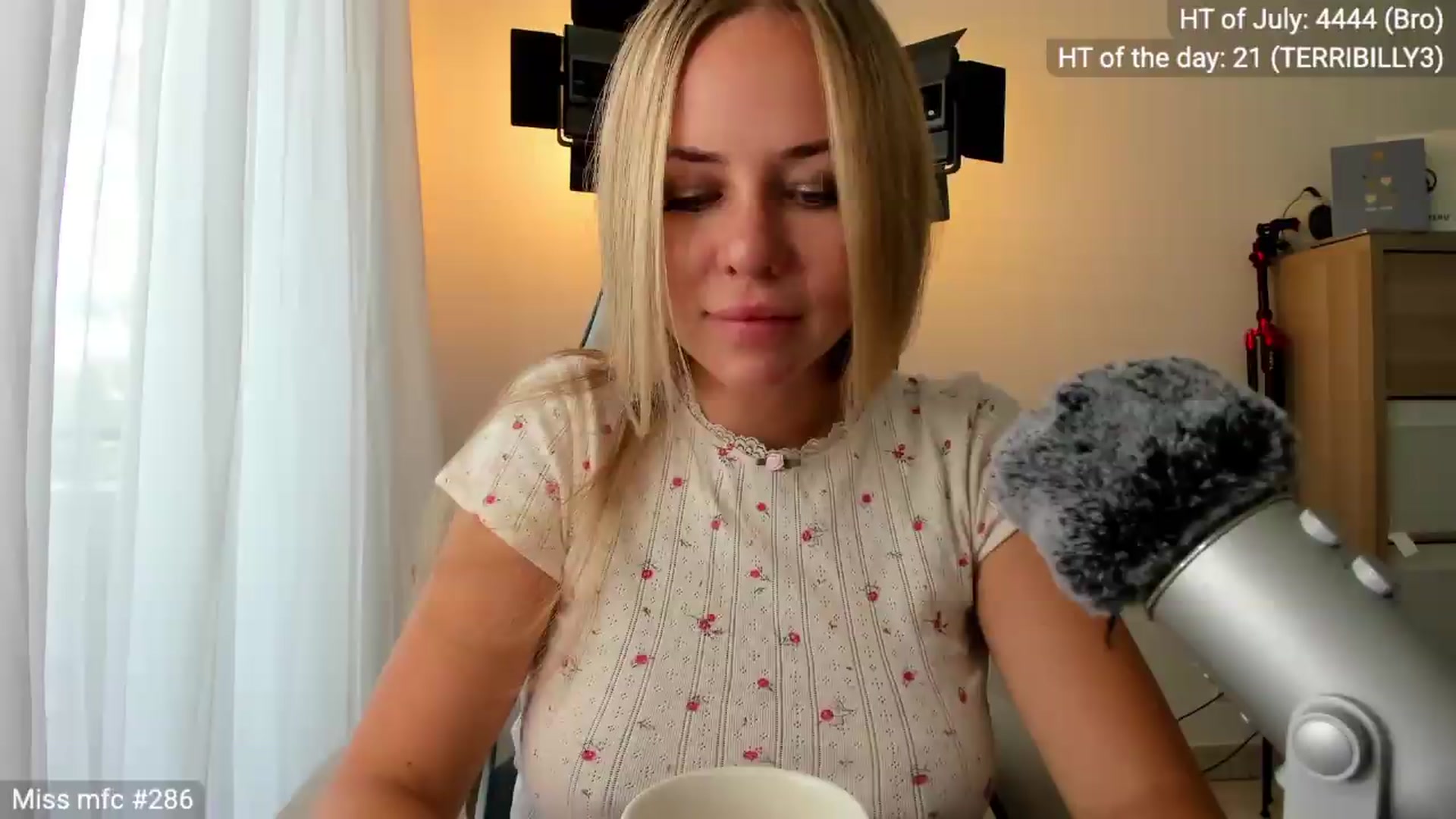 Gallery image thumbnail from Linda_0nline's myfreecams stream on, 07/23/2026, 10:05 image 3 of 20