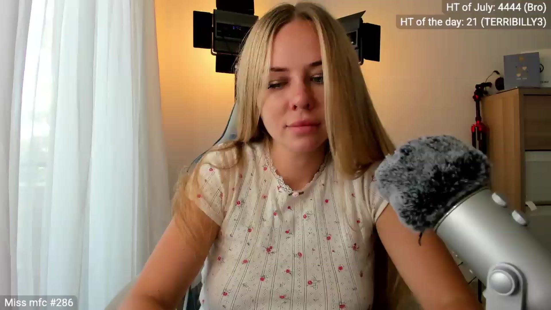 Gallery image thumbnail from Linda_0nline's myfreecams stream on, 07/23/2026, 10:05 image 12 of 20