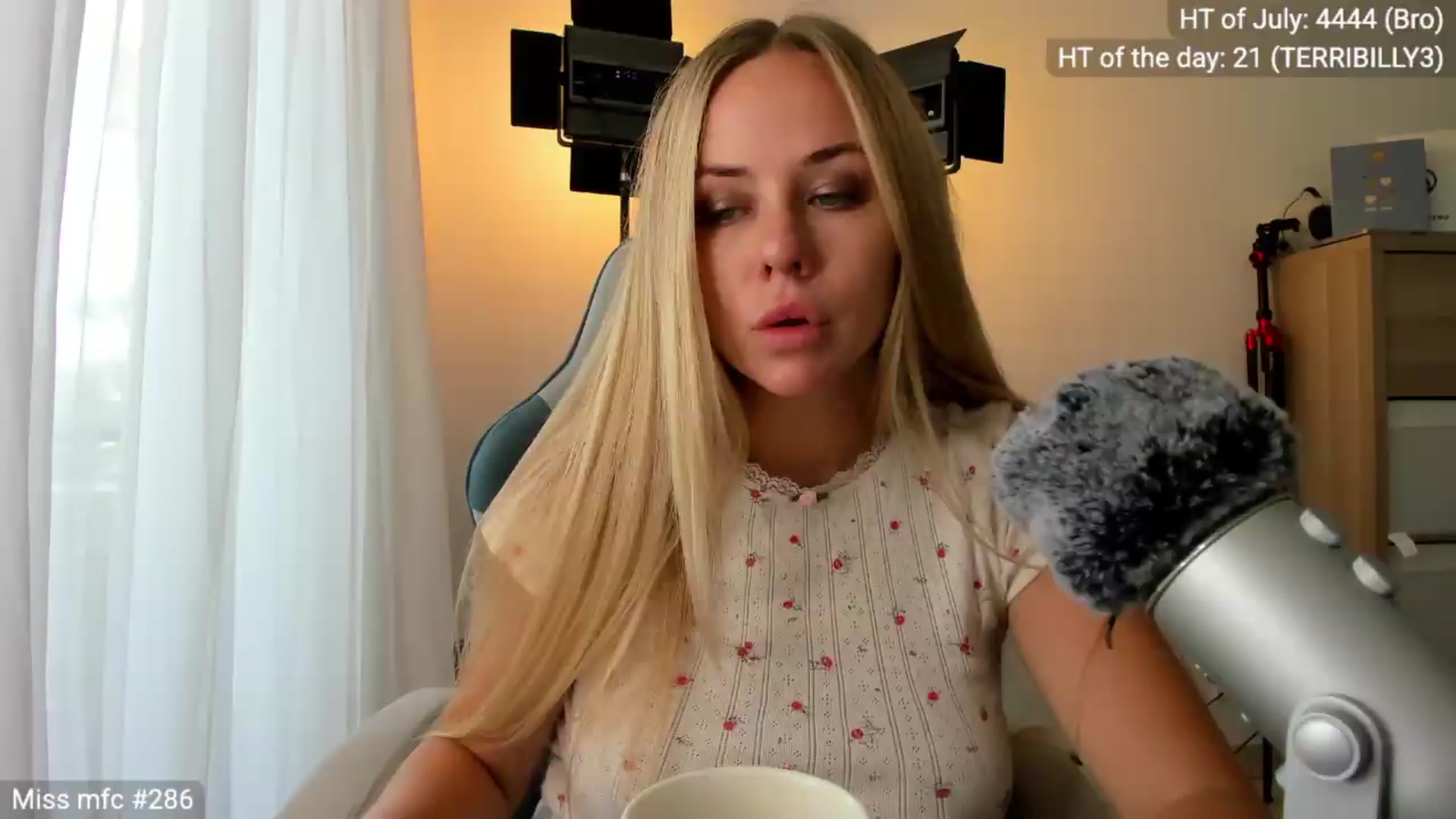 Gallery image thumbnail from Linda_0nline's myfreecams stream on, 07/23/2026, 10:05 image 5 of 20