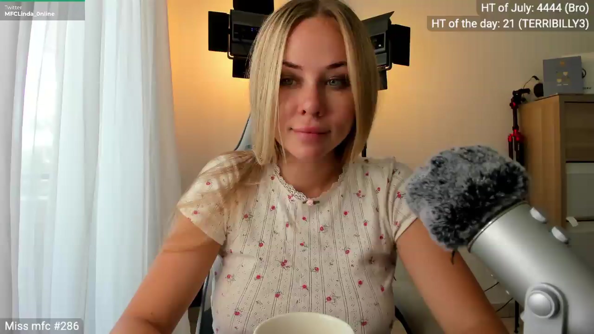 Gallery image thumbnail from Linda_0nline's myfreecams stream on, 07/23/2026, 10:05 image 2 of 20