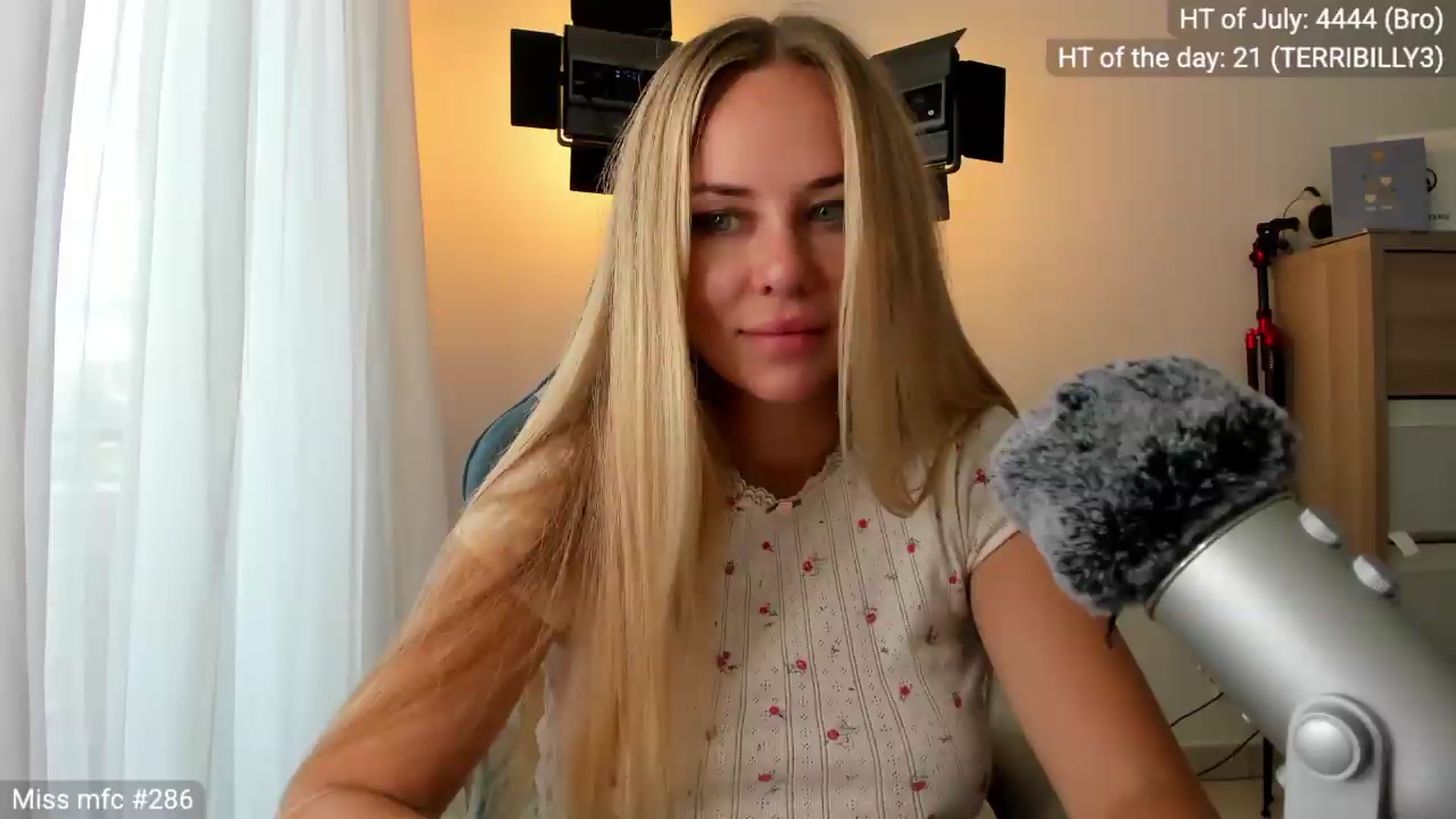 Gallery image thumbnail from Linda_0nline's myfreecams stream on, 07/23/2026, 10:05 image 15 of 20