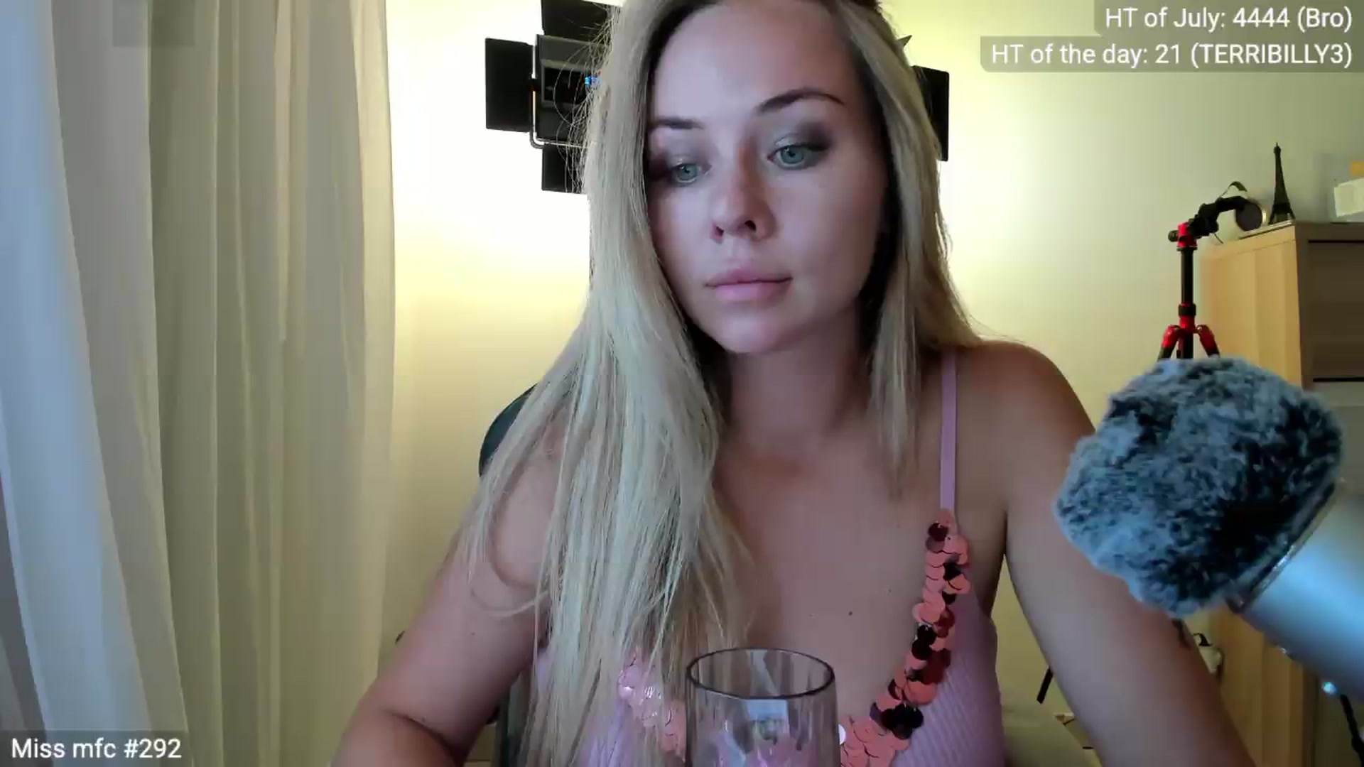Gallery image thumbnail from Linda_0nline's myfreecams stream on, 07/23/2026, 20:17 image 8 of 20