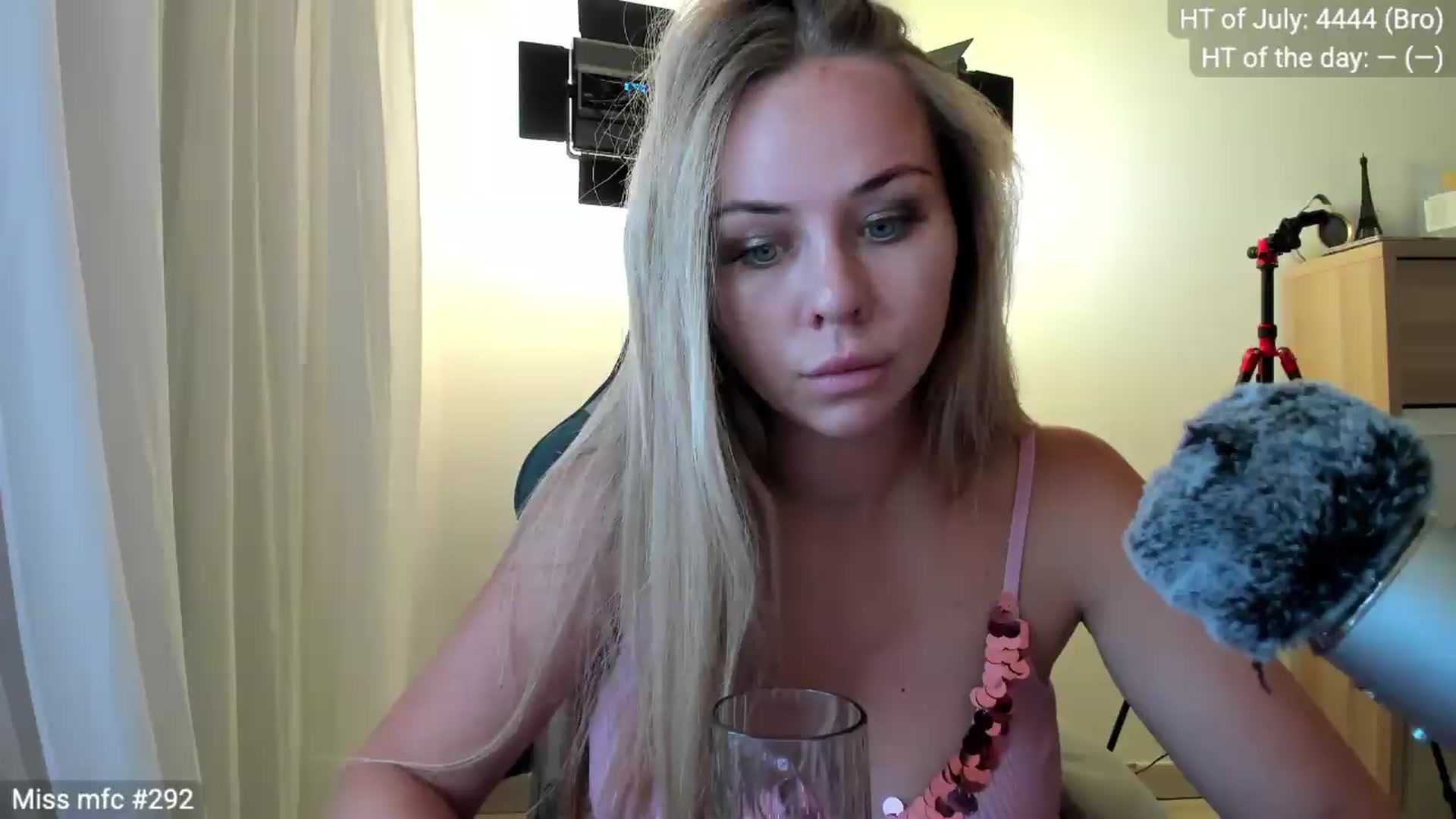 Gallery image thumbnail from Linda_0nline's myfreecams stream on, 07/23/2026, 20:17 image 4 of 20