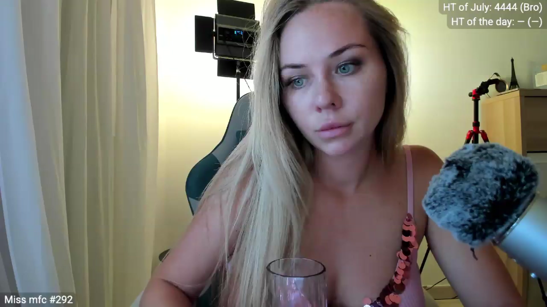 Gallery image thumbnail from Linda_0nline's myfreecams stream on, 07/23/2026, 20:17 image 2 of 20