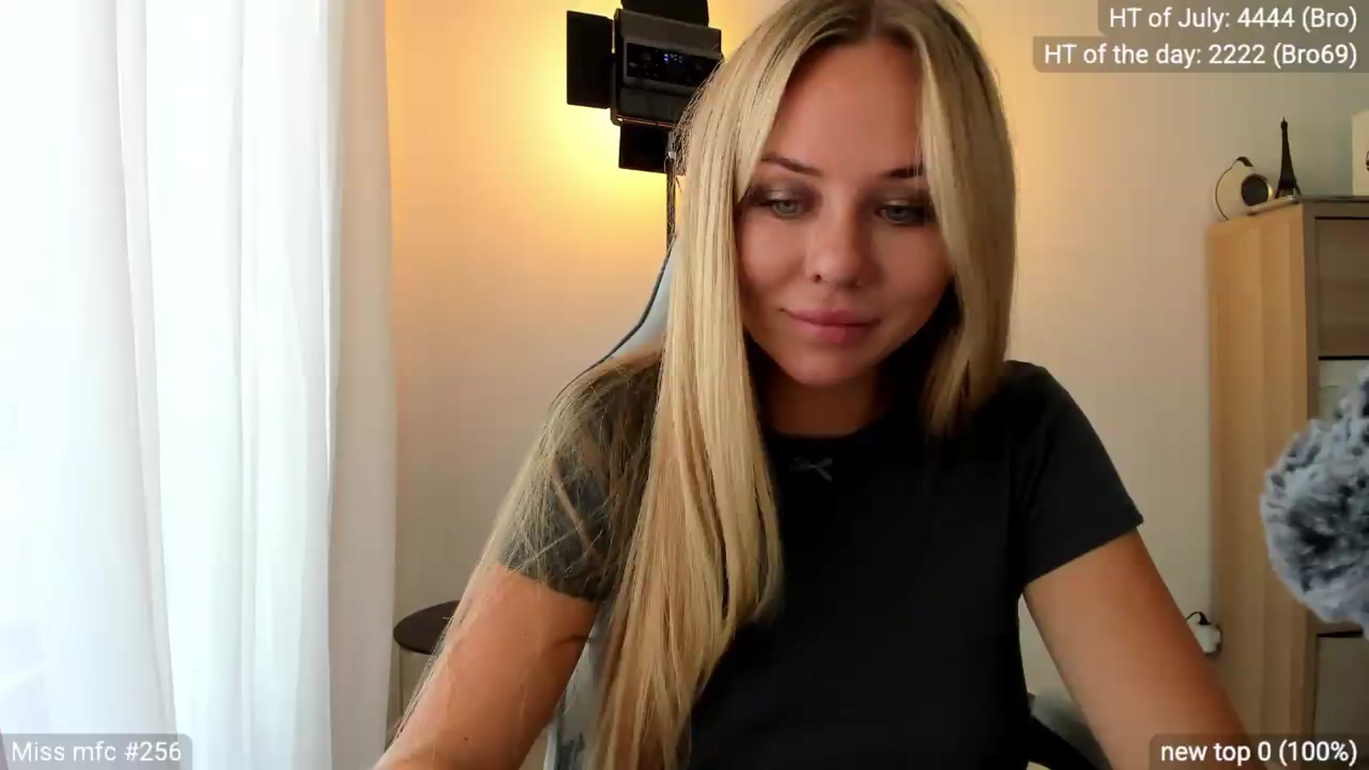 Gallery image thumbnail from Linda_0nline's myfreecams stream on, 07/26/2026, 10:49 image 19 of 20