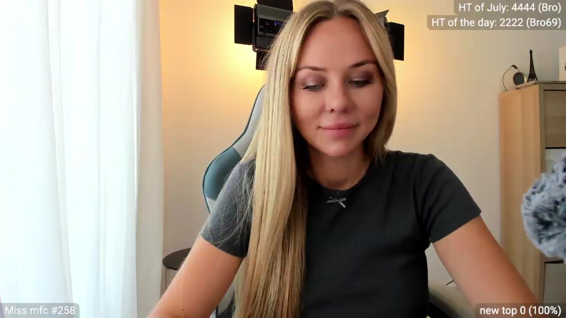 Gallery image thumbnail from Linda_0nline's myfreecams stream on, 07/26/2026, 10:49 image 16 of 20