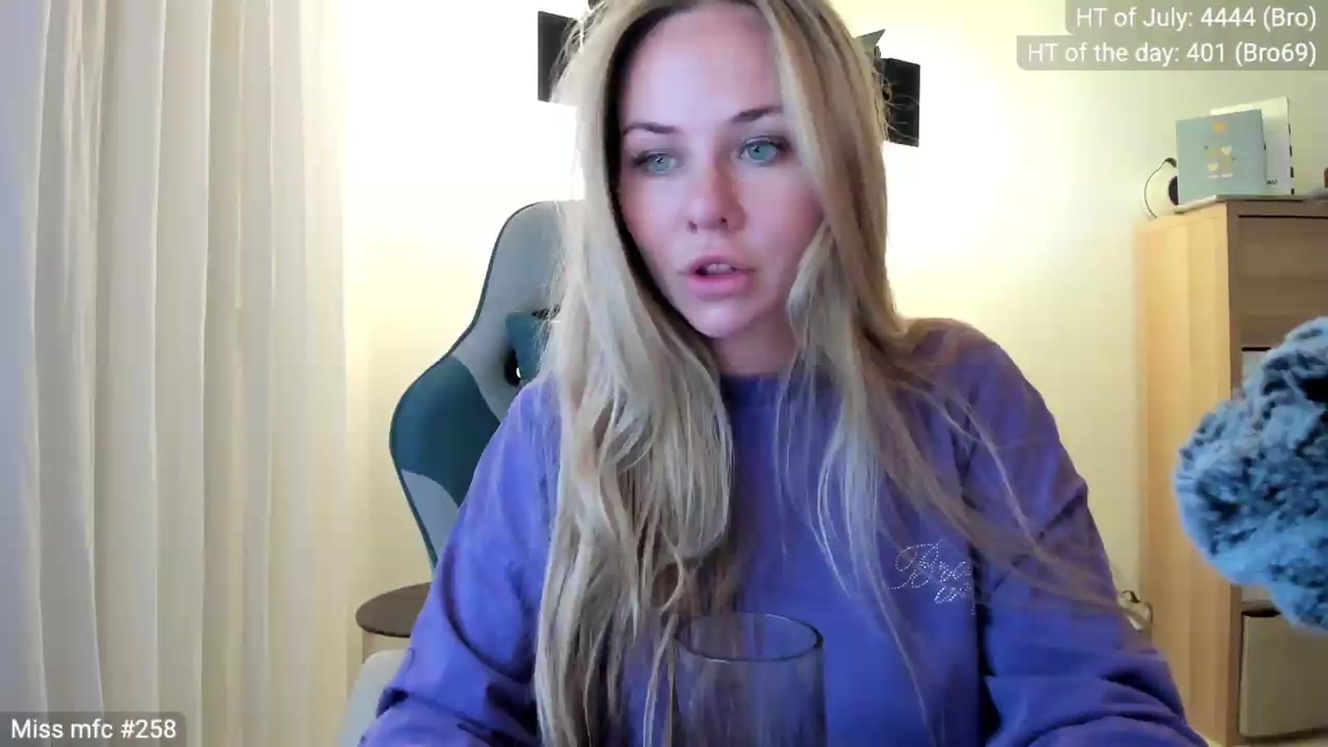 Gallery image thumbnail from Linda_0nline's myfreecams stream on, 07/26/2026, 20:37 image 9 of 20