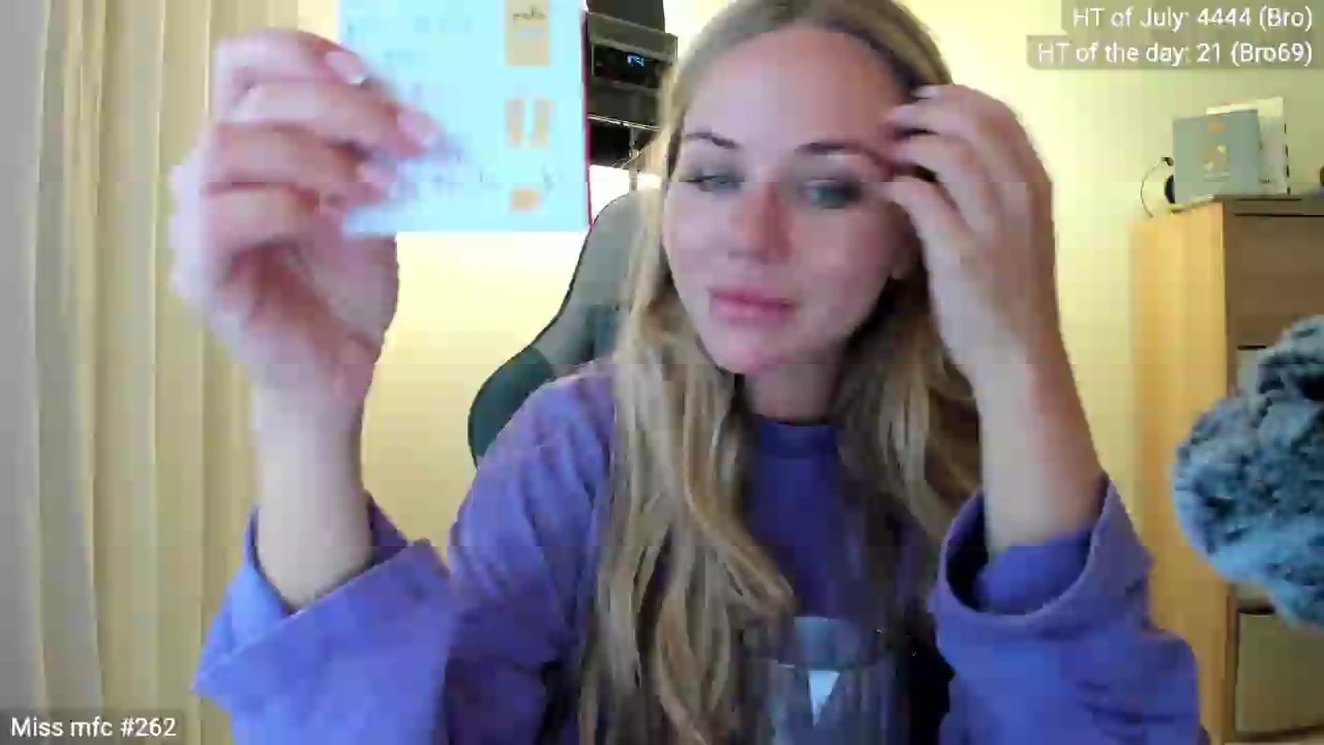 Gallery image thumbnail from Linda_0nline's myfreecams stream on, 07/26/2026, 20:37 image 2 of 20