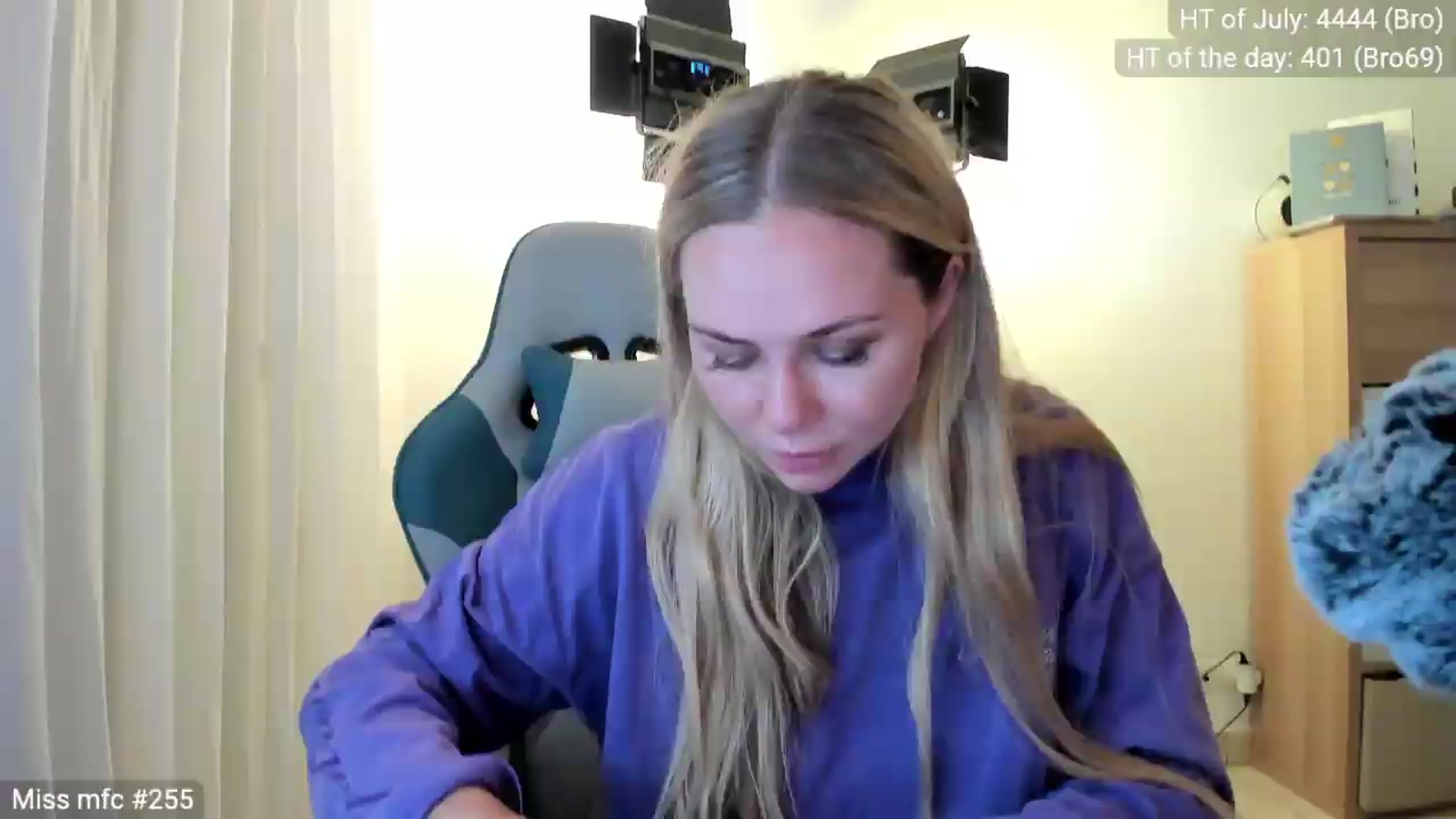 Gallery image thumbnail from Linda_0nline's myfreecams stream on, 07/26/2026, 20:37 image 17 of 20