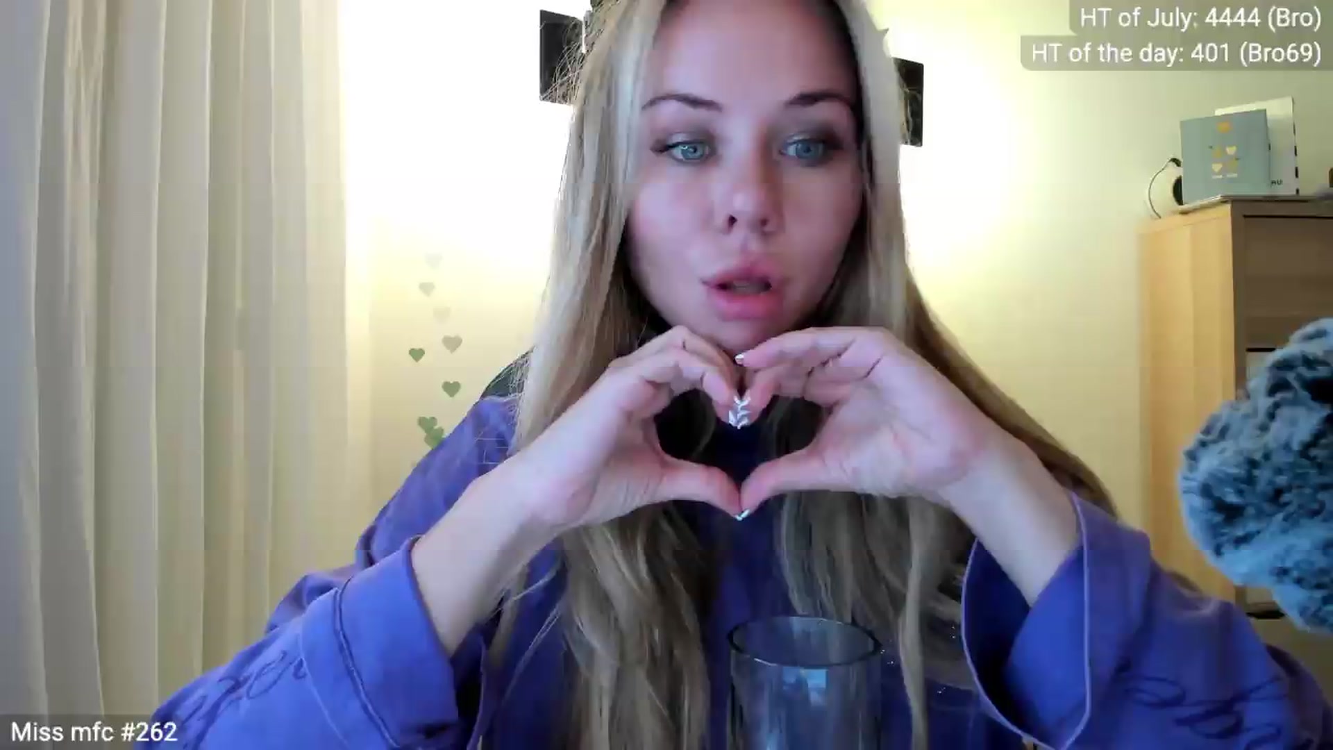 Gallery image thumbnail from Linda_0nline's myfreecams stream on, 07/26/2026, 20:37 image 4 of 20