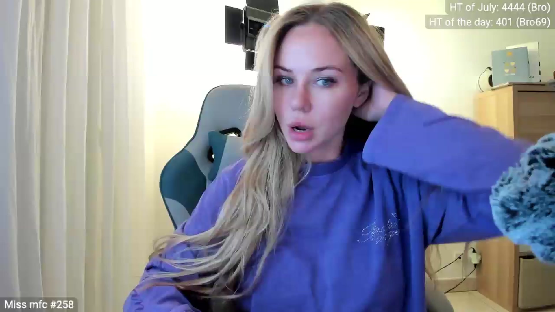 Gallery image thumbnail from Linda_0nline's myfreecams stream on, 07/26/2026, 20:37 image 14 of 20