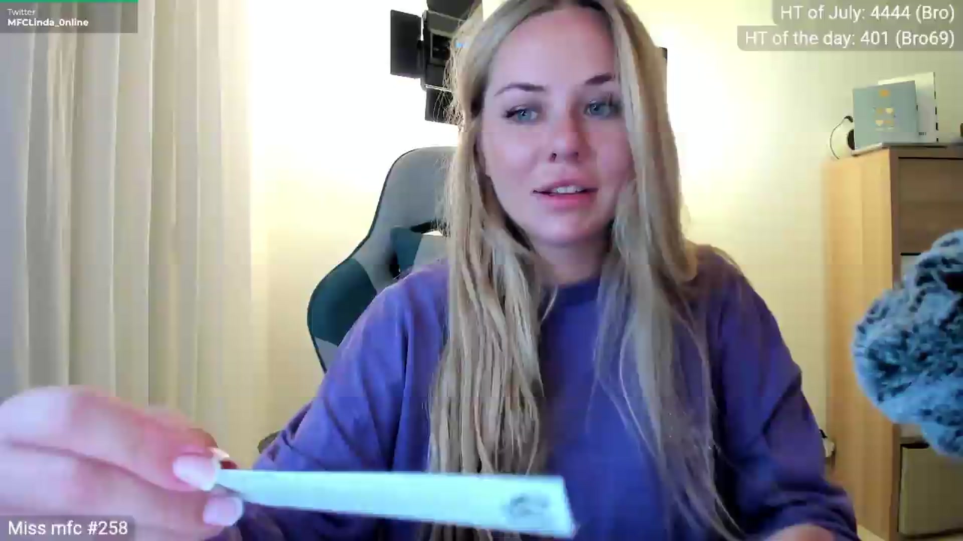 Gallery image thumbnail from Linda_0nline's myfreecams stream on, 07/26/2026, 20:37 image 10 of 20