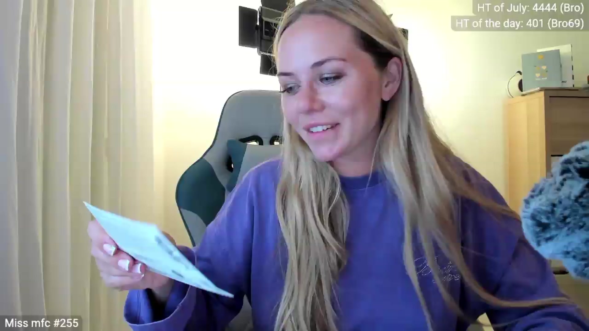 Gallery image thumbnail from Linda_0nline's myfreecams stream on, 07/26/2026, 20:37 image 18 of 20