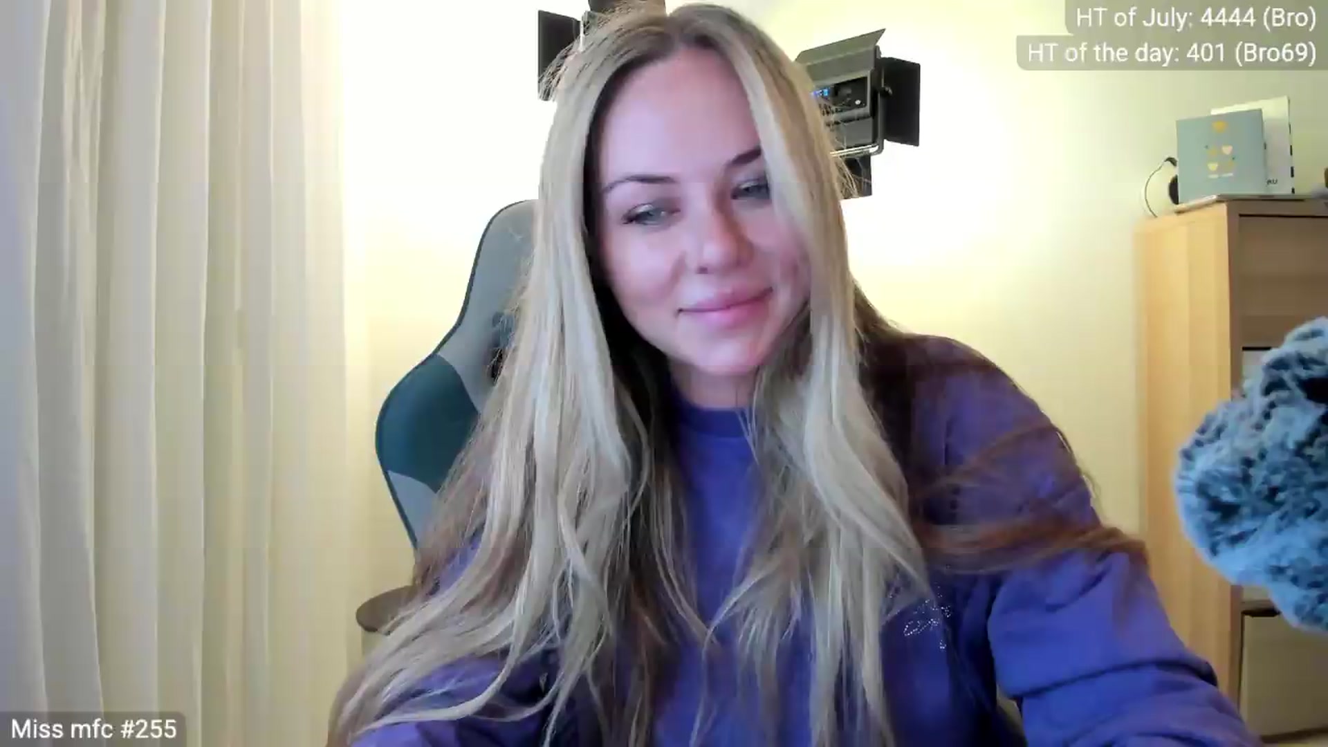 Gallery image thumbnail from Linda_0nline's myfreecams stream on, 07/26/2026, 20:37 image 20 of 20