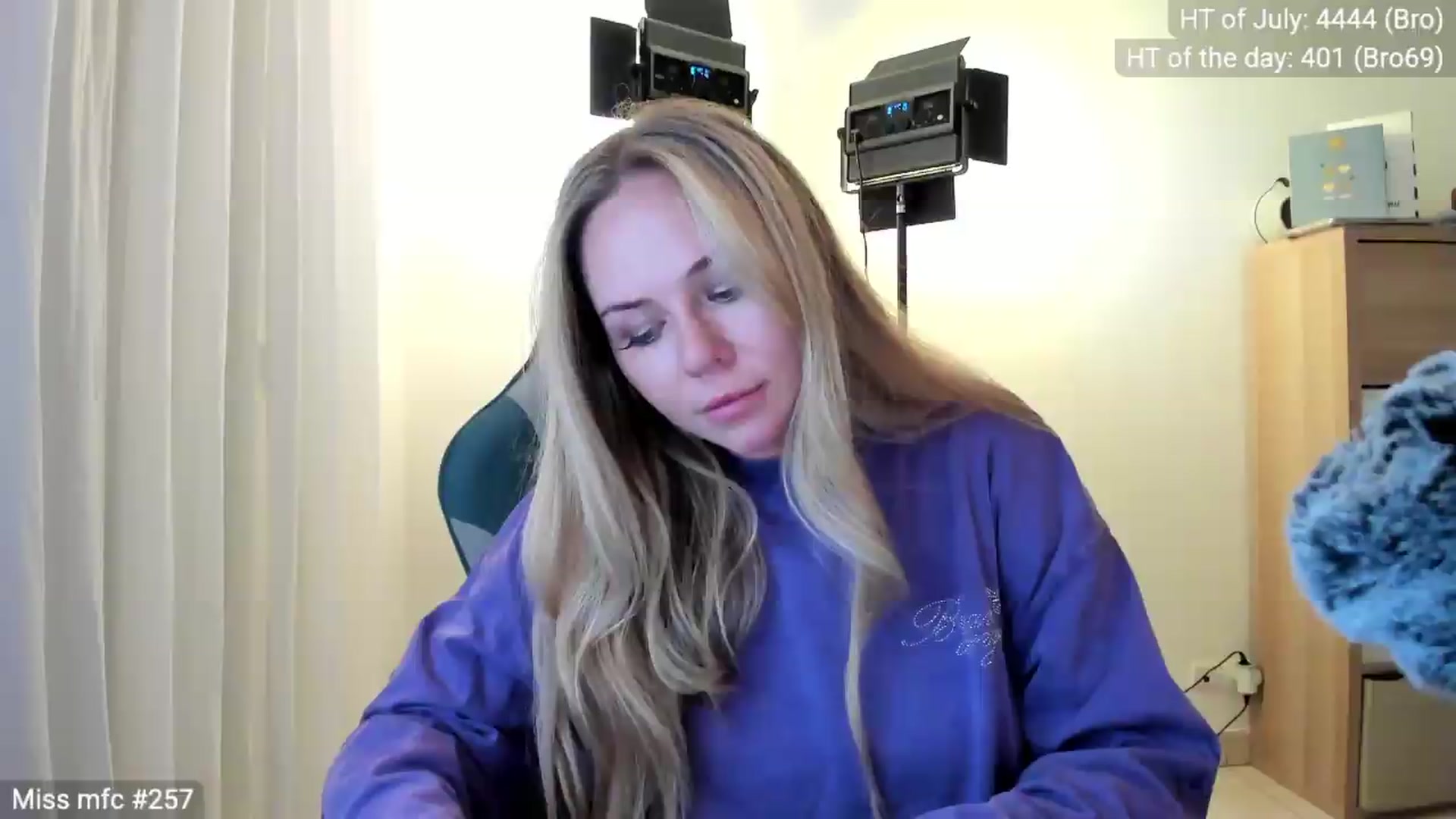 Gallery image thumbnail from Linda_0nline's myfreecams stream on, 07/26/2026, 20:37 image 15 of 20