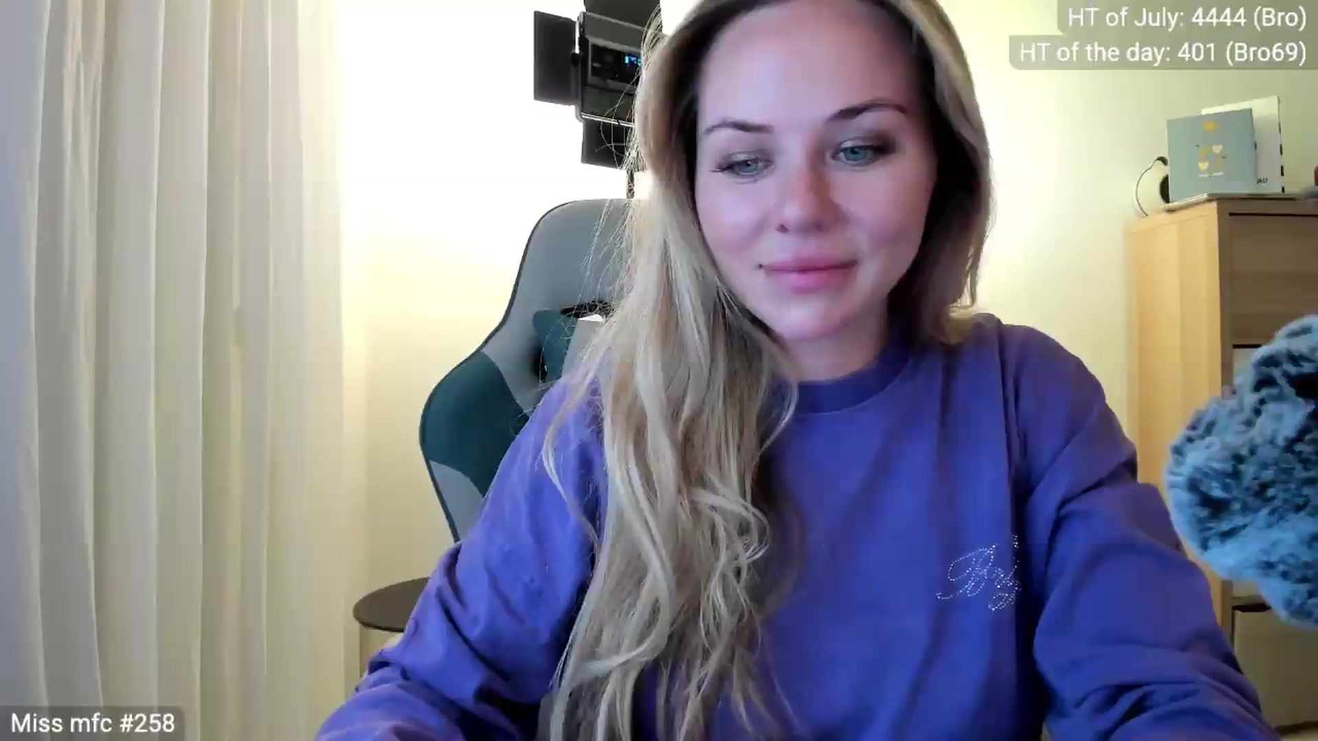Gallery image thumbnail from Linda_0nline's myfreecams stream on, 07/26/2026, 20:37 image 11 of 20