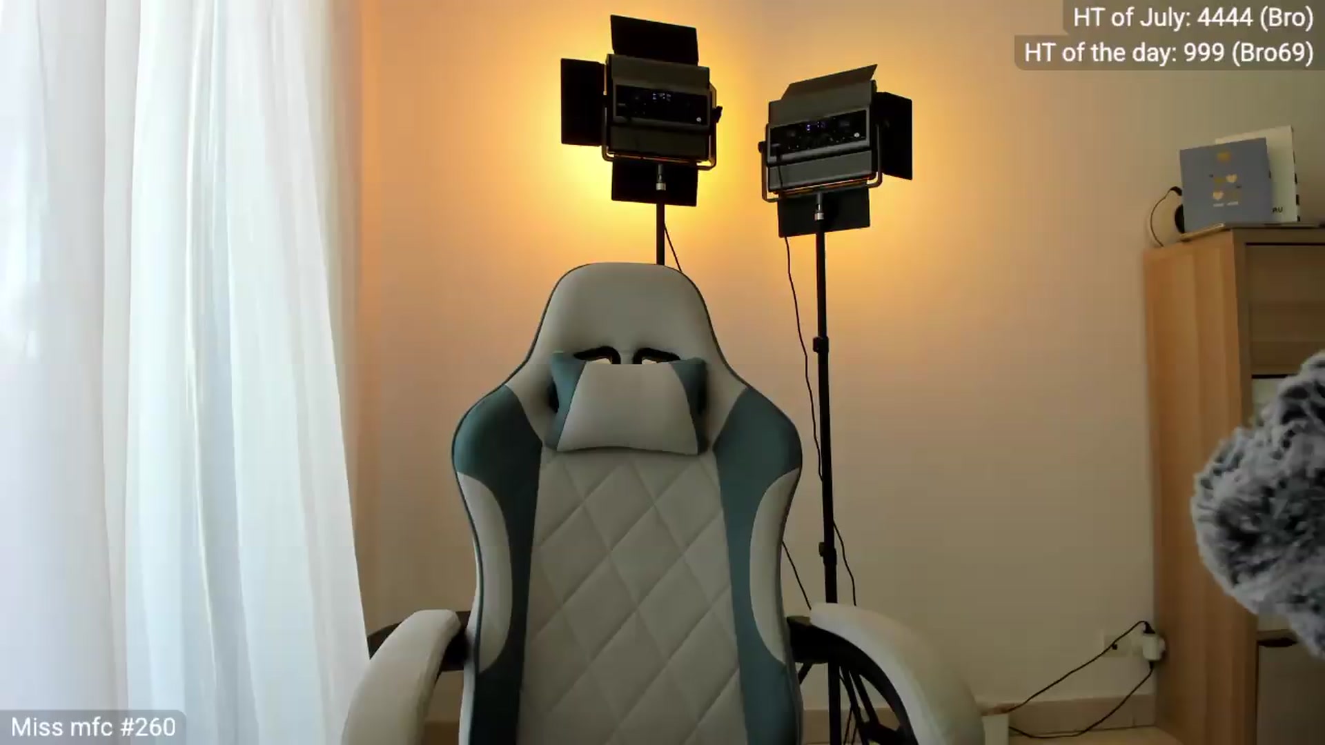 Gallery image thumbnail from Linda_0nline's myfreecams stream on, 07/27/2026, 10:38 image 7 of 20
