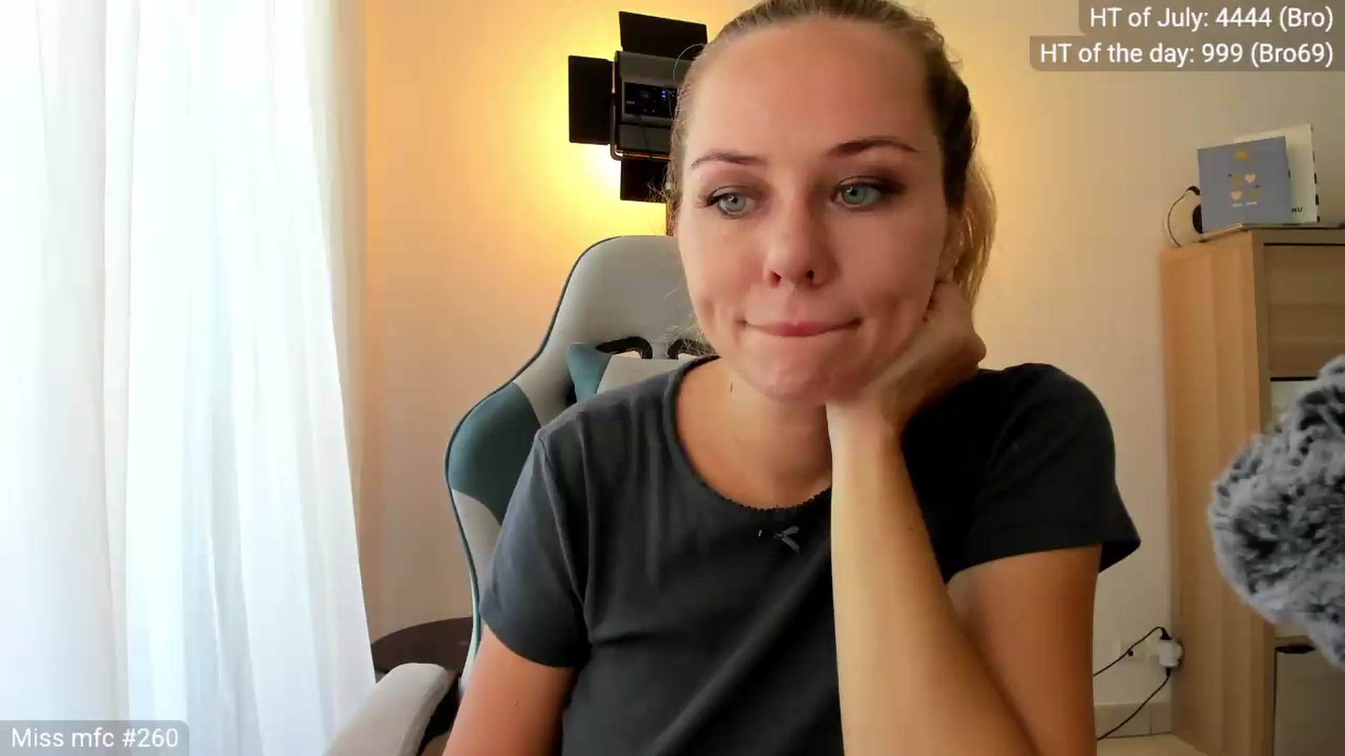 Gallery image thumbnail from Linda_0nline's myfreecams stream on, 07/27/2026, 10:38 image 12 of 20