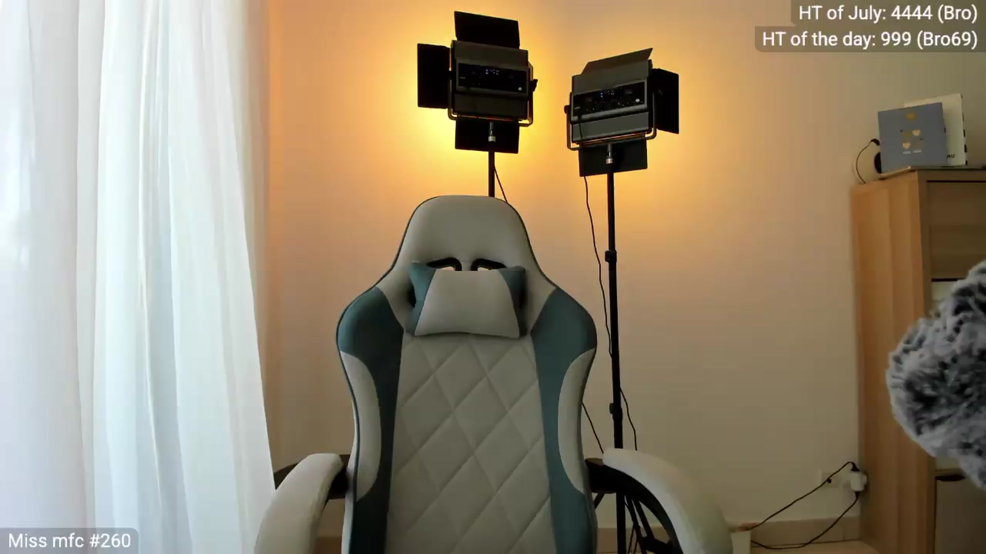 Gallery image thumbnail from Linda_0nline's myfreecams stream on, 07/27/2026, 10:38 image 8 of 20