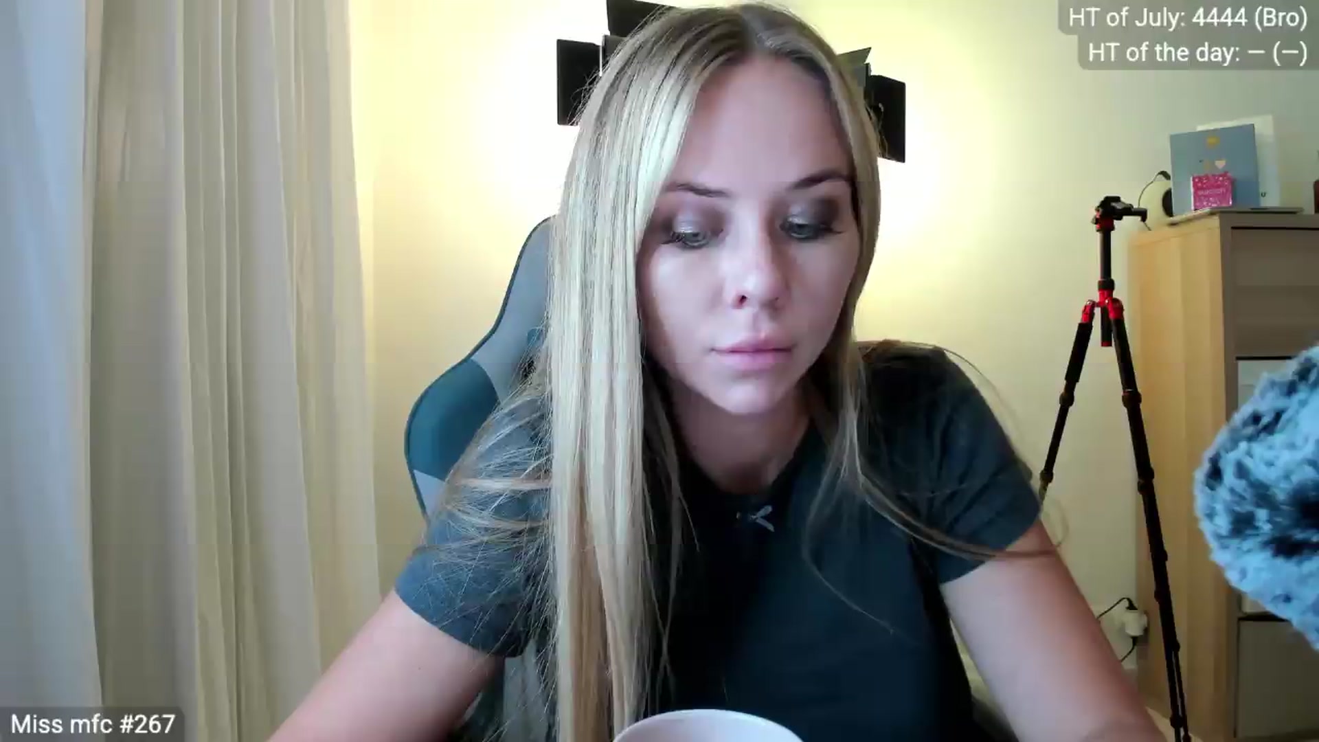 Gallery image thumbnail from Linda_0nline's myfreecams stream on, 07/27/2026, 20:29 image 1 of 20