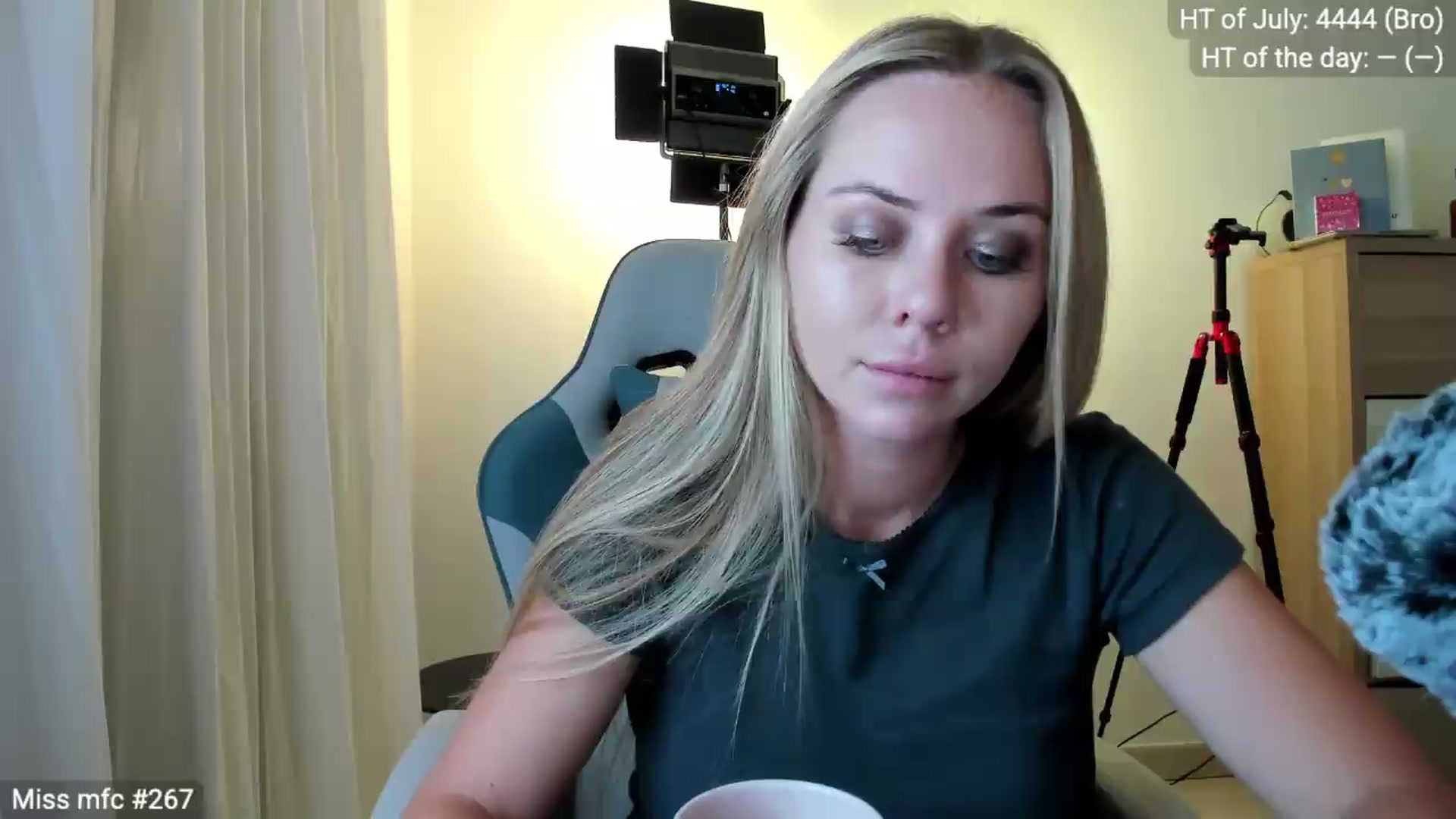 Gallery image thumbnail from Linda_0nline's myfreecams stream on, 07/27/2026, 20:29 image 3 of 20