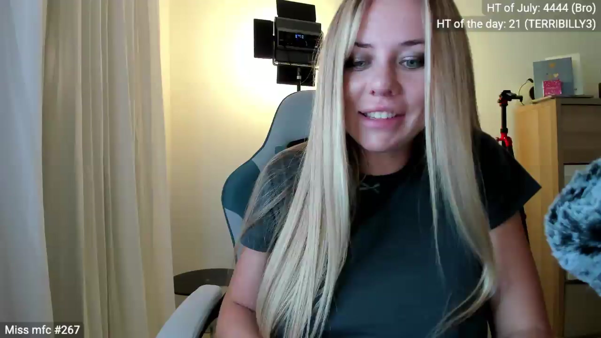 Gallery image thumbnail from Linda_0nline's myfreecams stream on, 07/27/2026, 20:29 image 13 of 20