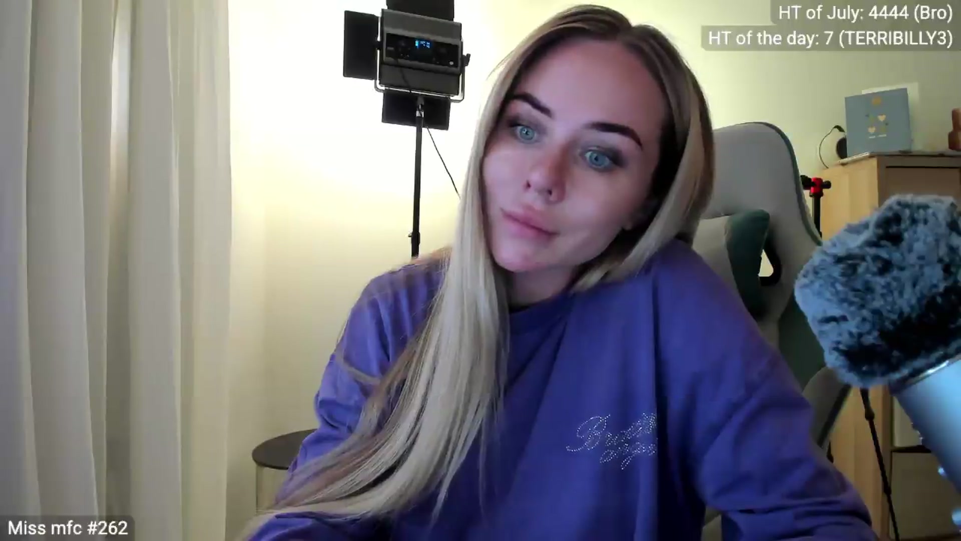 Gallery image thumbnail from Linda_0nline's myfreecams stream on, 07/28/2026, 19:56 image 18 of 20