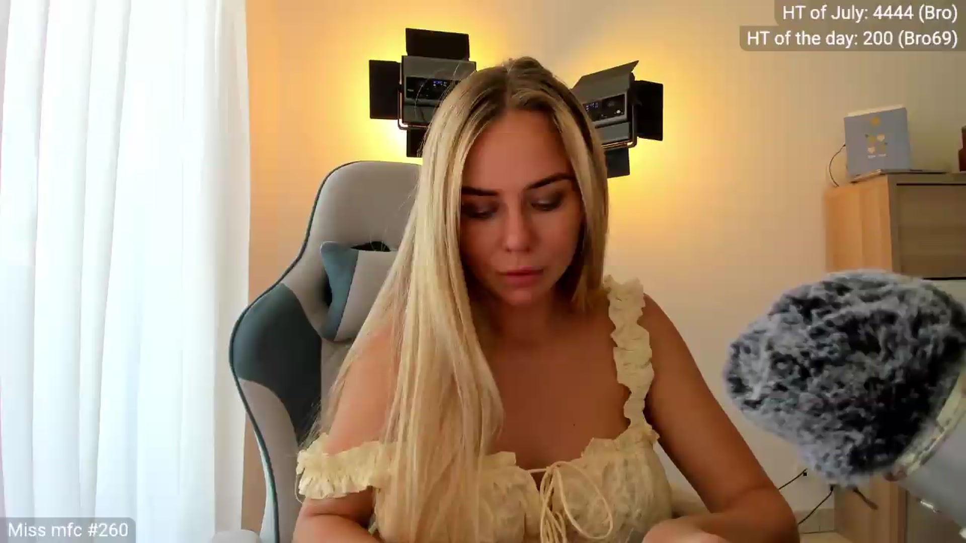 Gallery image thumbnail from Linda_0nline's myfreecams stream on, 07/29/2026, 10:18 image 3 of 20