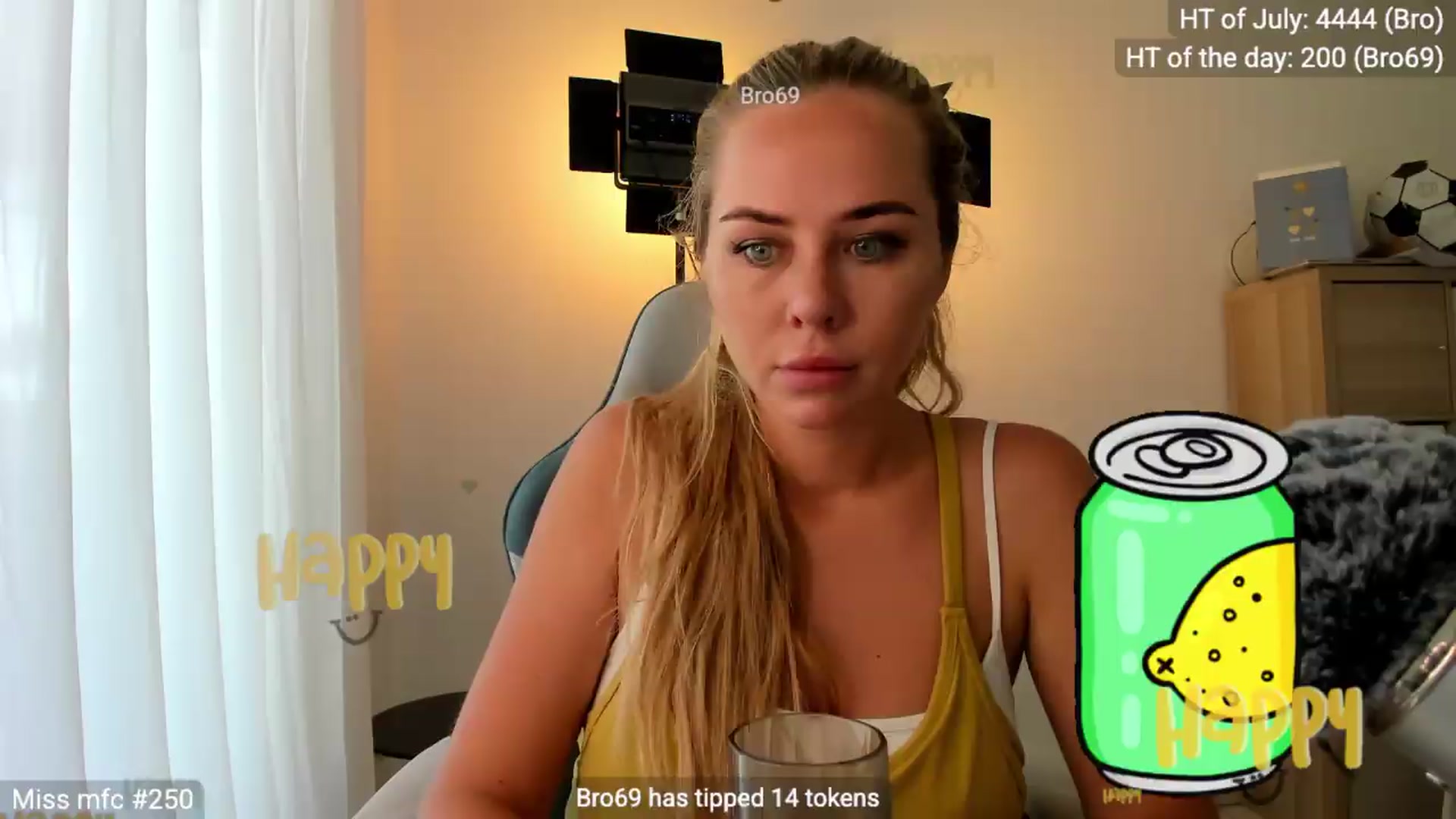 Gallery image thumbnail from Linda_0nline's myfreecams stream on, 07/30/2026, 10:11 image 6 of 20