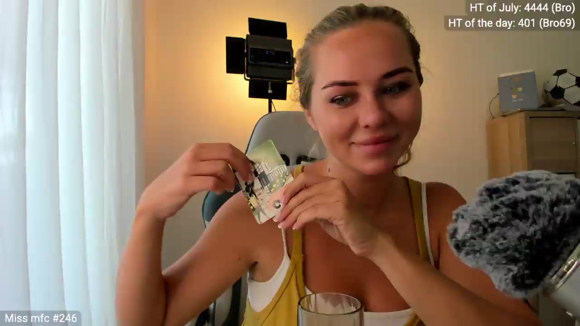 Gallery image thumbnail from Linda_0nline's myfreecams stream on, 07/30/2026, 10:11 image 16 of 20