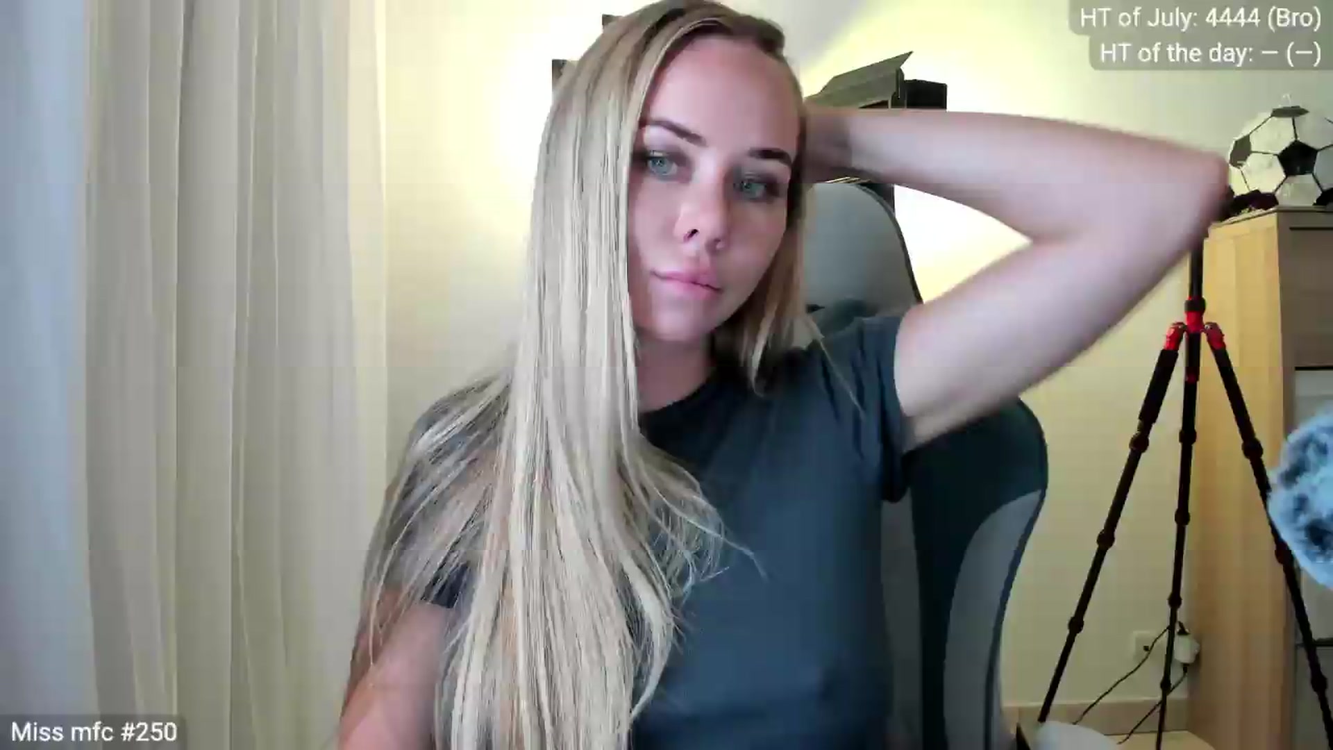 Gallery image thumbnail from Linda_0nline's myfreecams stream on, 07/30/2026, 20:22 image 1 of 20