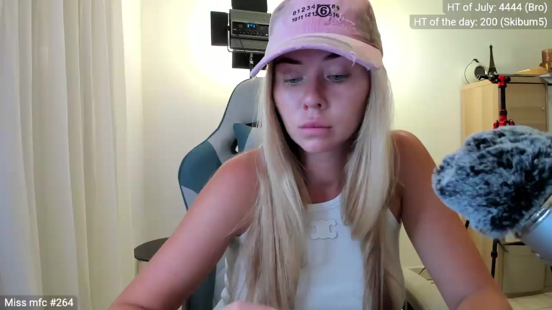 Gallery image thumbnail from Linda_0nline's myfreecams stream on, 07/31/2026, 20:03 image 9 of 20