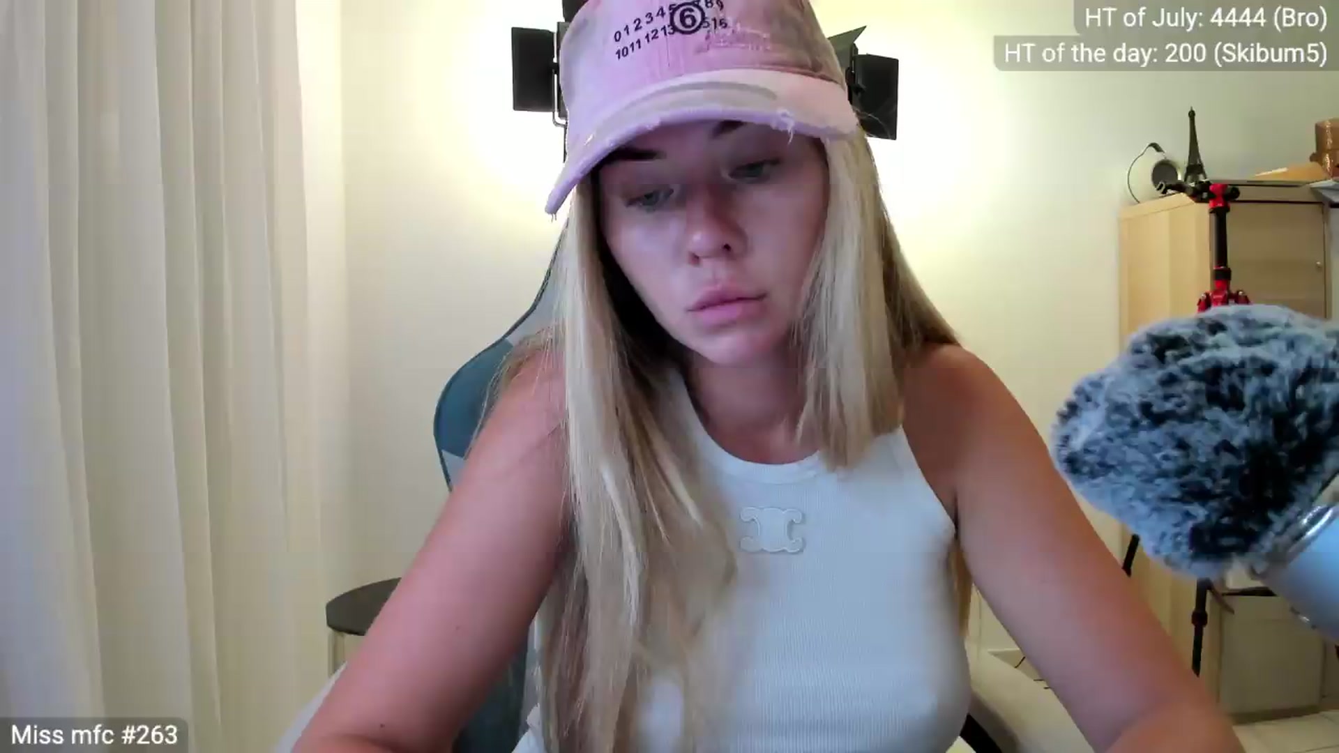 Gallery image thumbnail from Linda_0nline's myfreecams stream on, 07/31/2026, 20:03 image 1 of 20