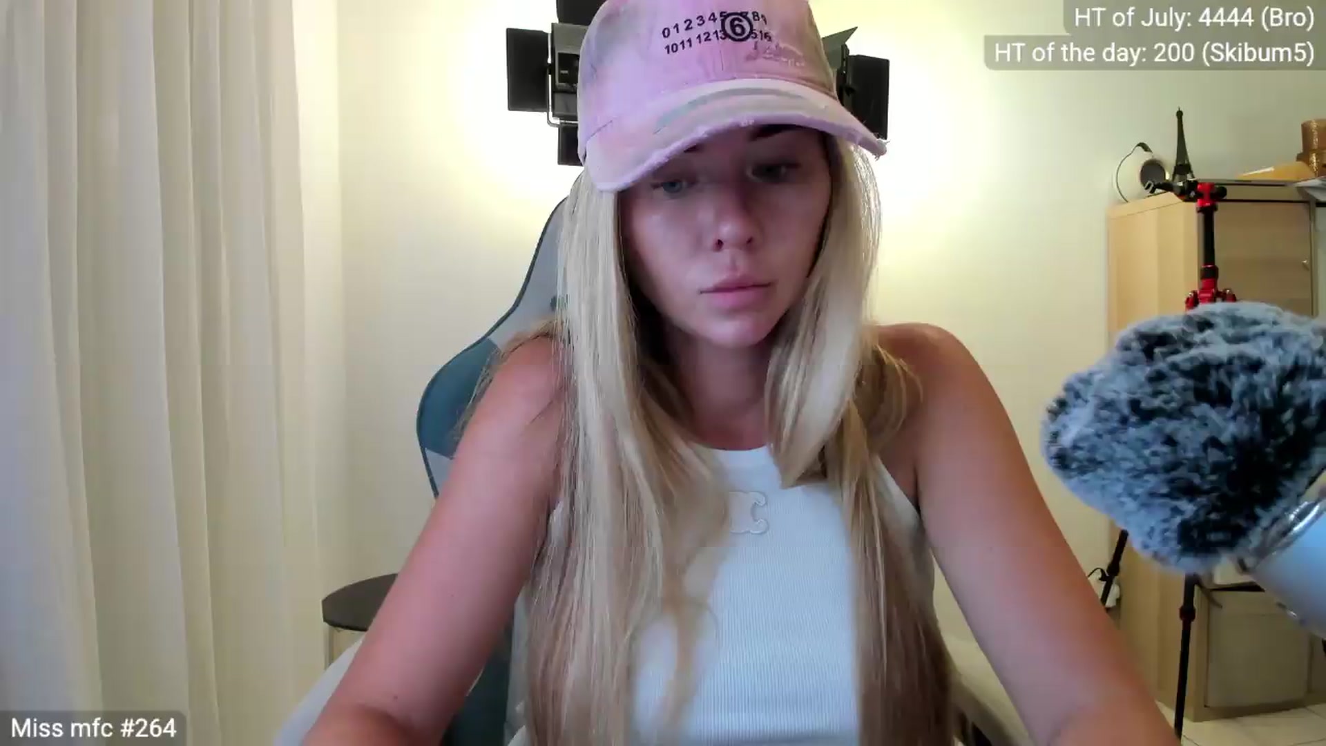 Gallery image thumbnail from Linda_0nline's myfreecams stream on, 07/31/2026, 20:03 image 4 of 20