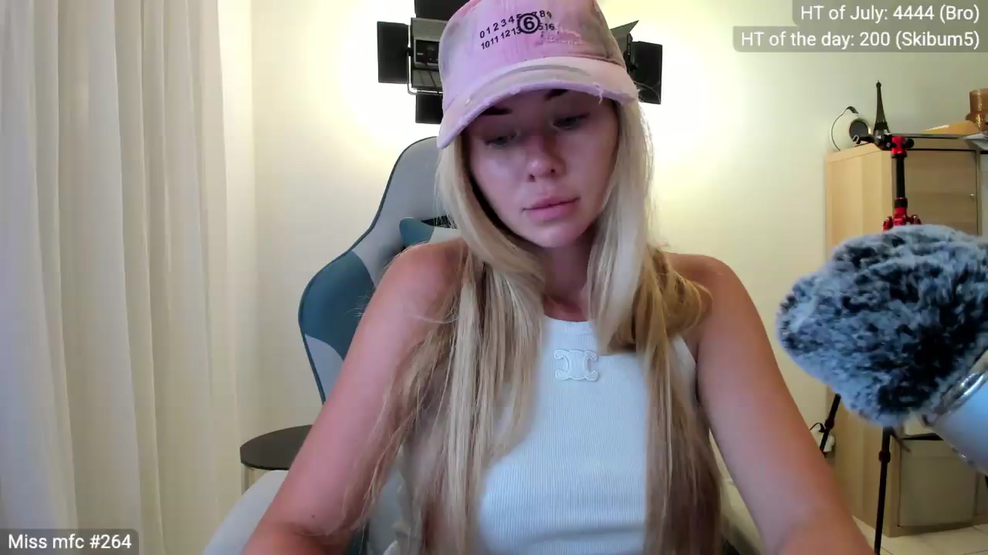 Gallery image thumbnail from Linda_0nline's myfreecams stream on, 07/31/2026, 20:03 image 5 of 20