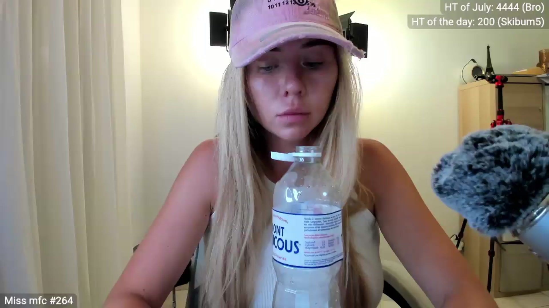 Gallery image thumbnail from Linda_0nline's myfreecams stream on, 07/31/2026, 20:03 image 10 of 20