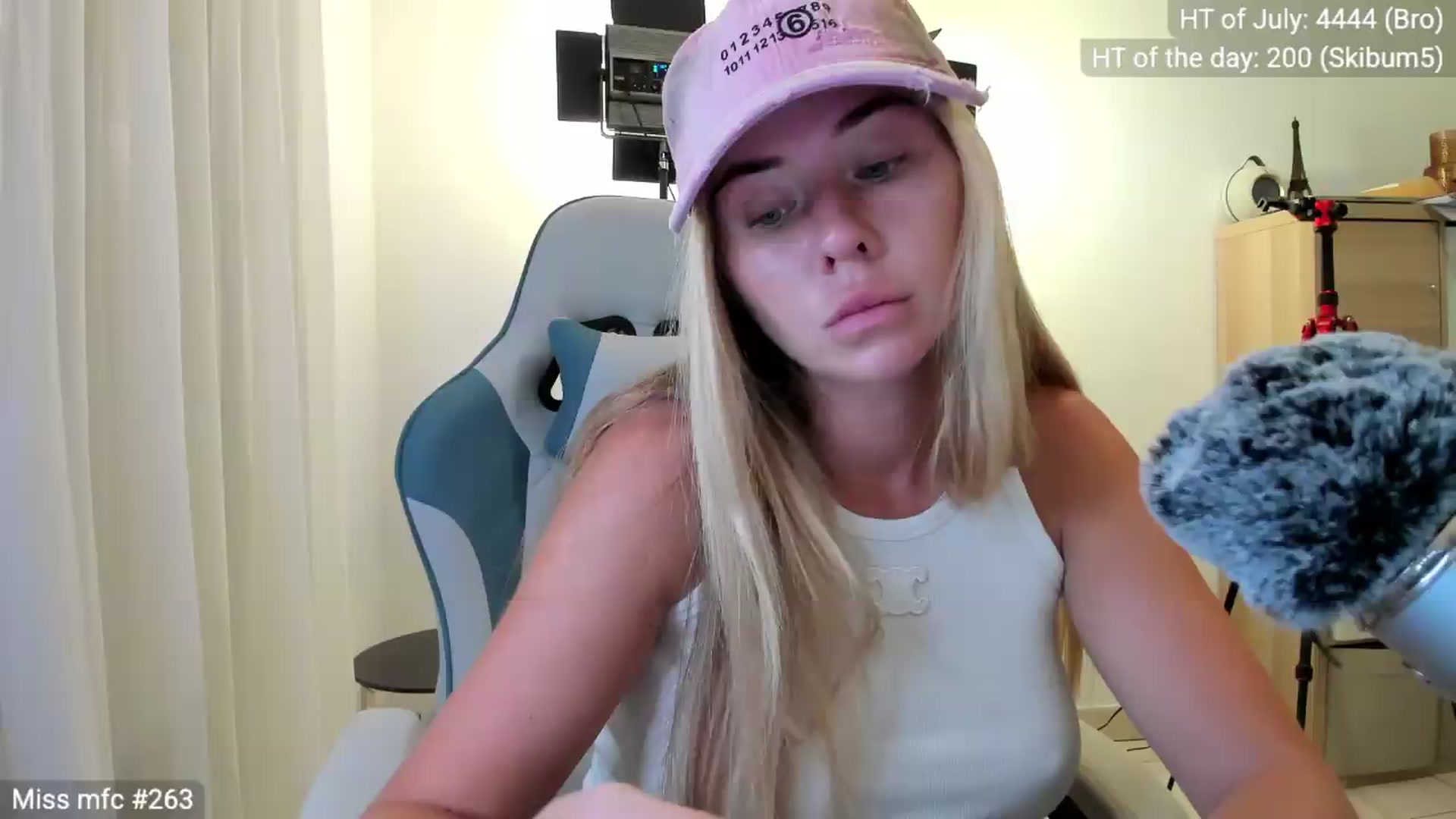 Gallery image thumbnail from Linda_0nline's myfreecams stream on, 07/31/2026, 20:03 image 2 of 20