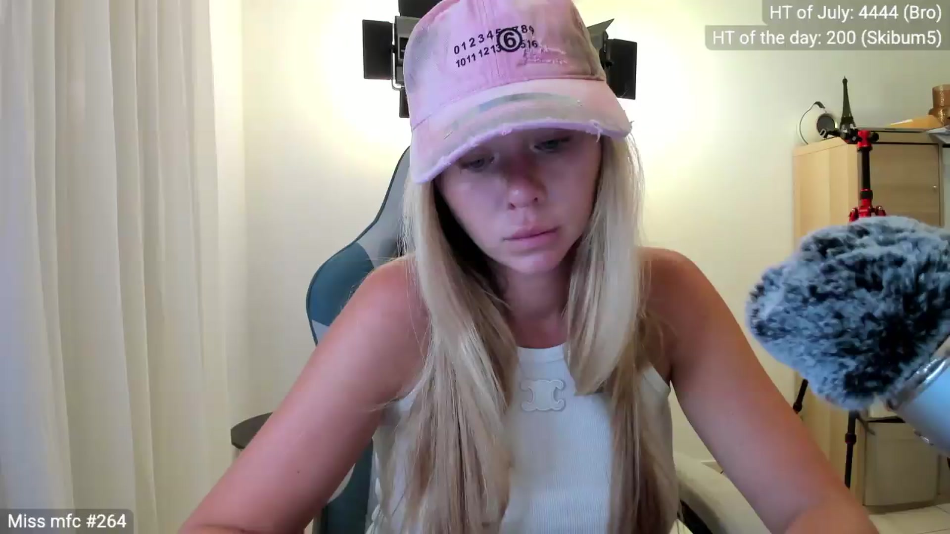 Gallery image thumbnail from Linda_0nline's myfreecams stream on, 07/31/2026, 20:03 image 8 of 20