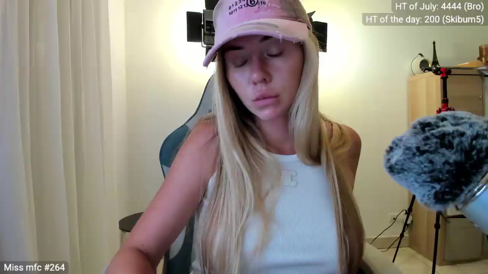Gallery image thumbnail from Linda_0nline's myfreecams stream on, 07/31/2026, 20:03 image 3 of 20