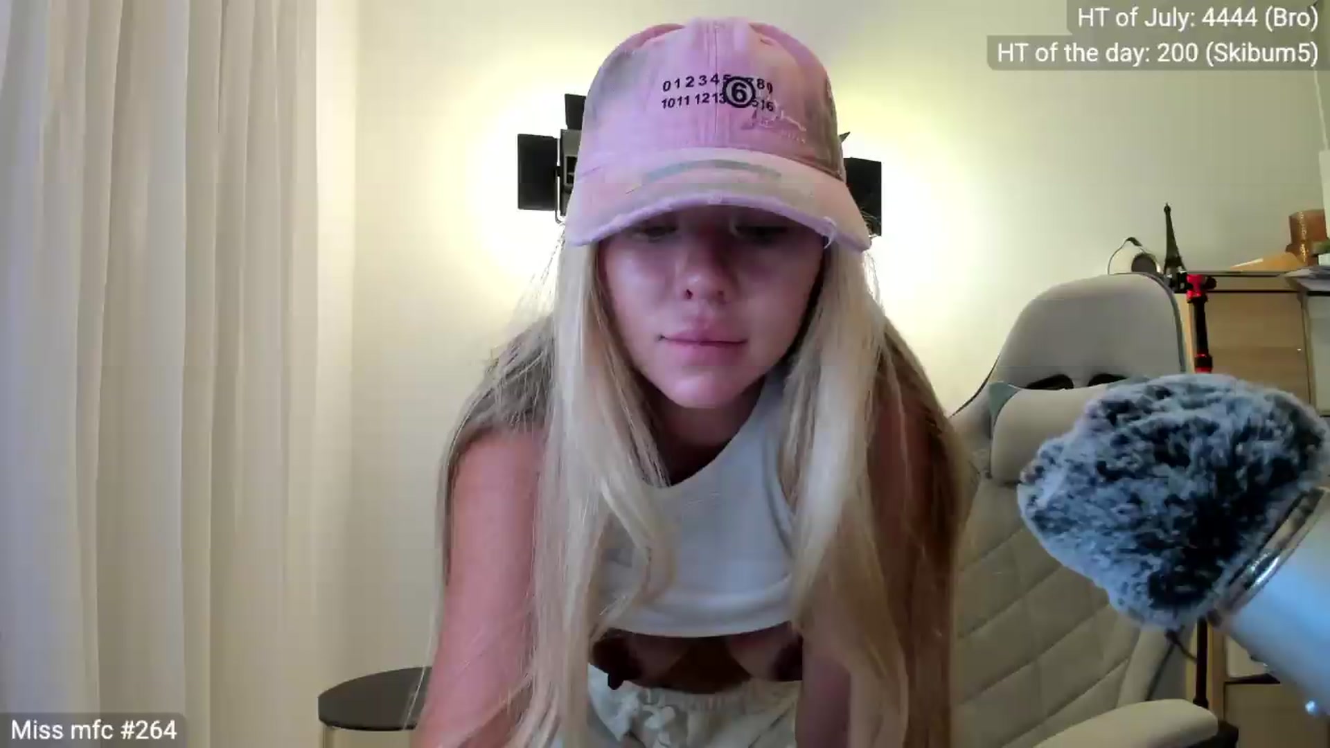 Gallery image thumbnail from Linda_0nline's myfreecams stream on, 07/31/2026, 20:03 image 12 of 20