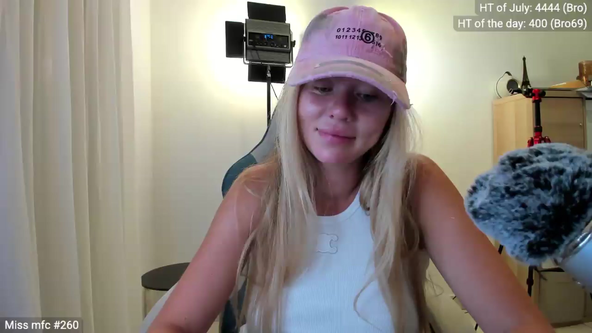 Gallery image thumbnail from Linda_0nline's myfreecams stream on, 07/31/2026, 20:26 image 18 of 20