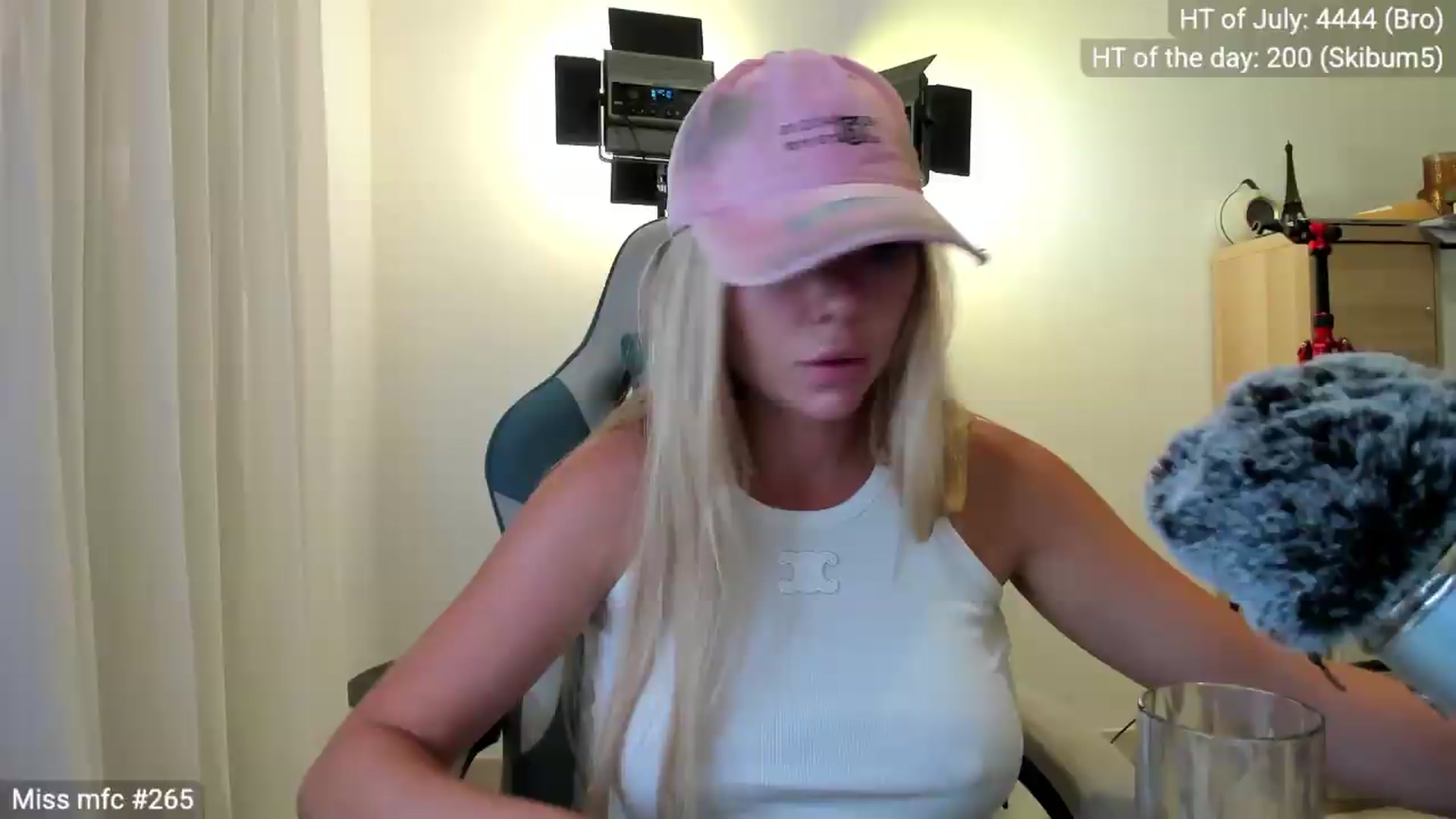 Gallery image thumbnail from Linda_0nline's myfreecams stream on, 07/31/2026, 20:26 image 2 of 20