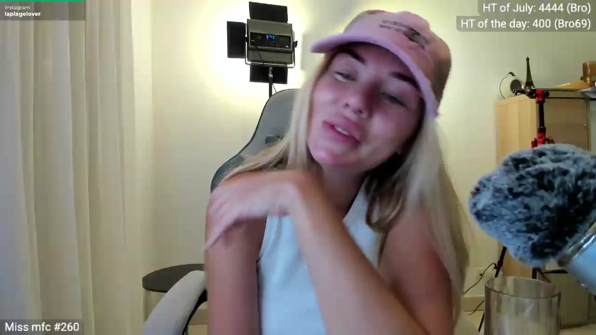 Gallery image thumbnail from Linda_0nline's myfreecams stream on, 07/31/2026, 20:26 image 16 of 20