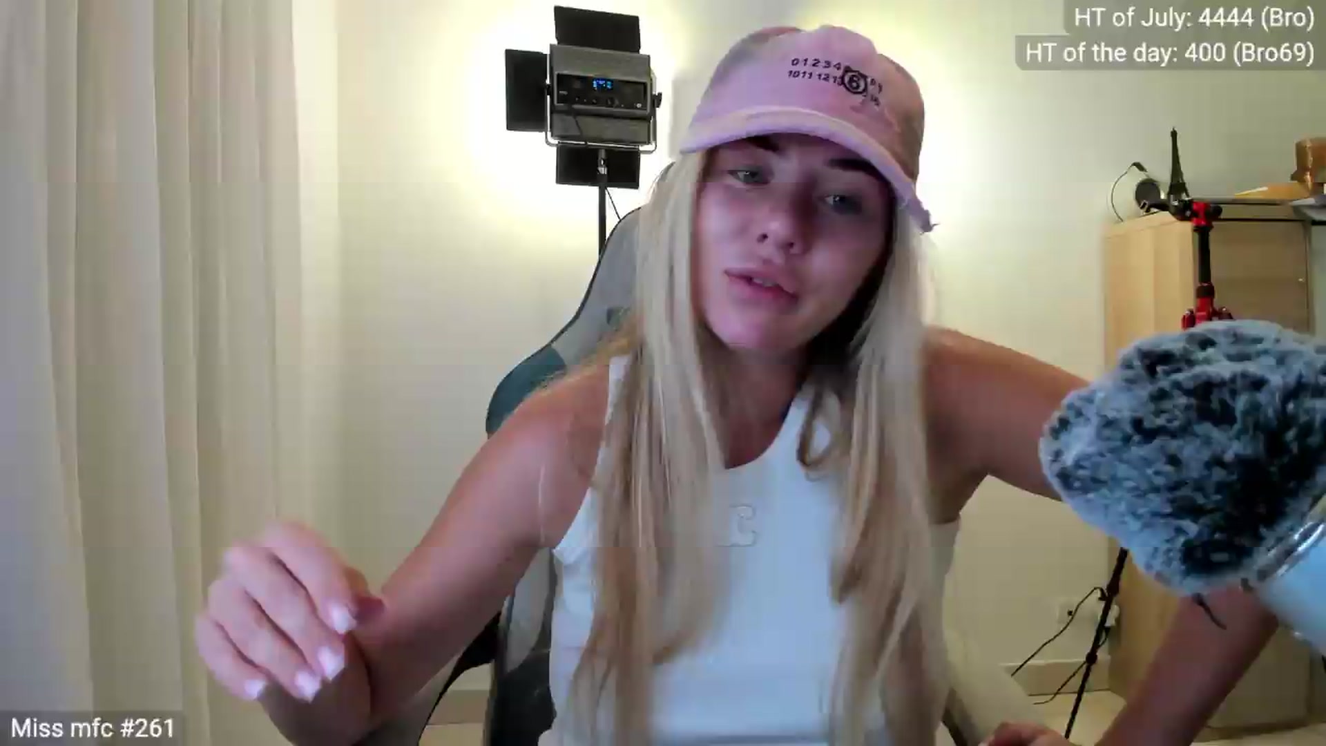 Gallery image thumbnail from Linda_0nline's myfreecams stream on, 07/31/2026, 20:26 image 20 of 20
