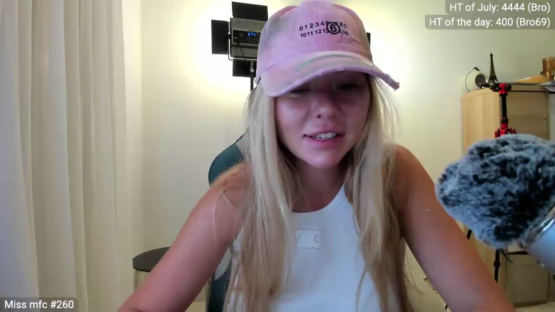 Gallery image thumbnail from Linda_0nline's myfreecams stream on, 07/31/2026, 20:26 image 19 of 20
